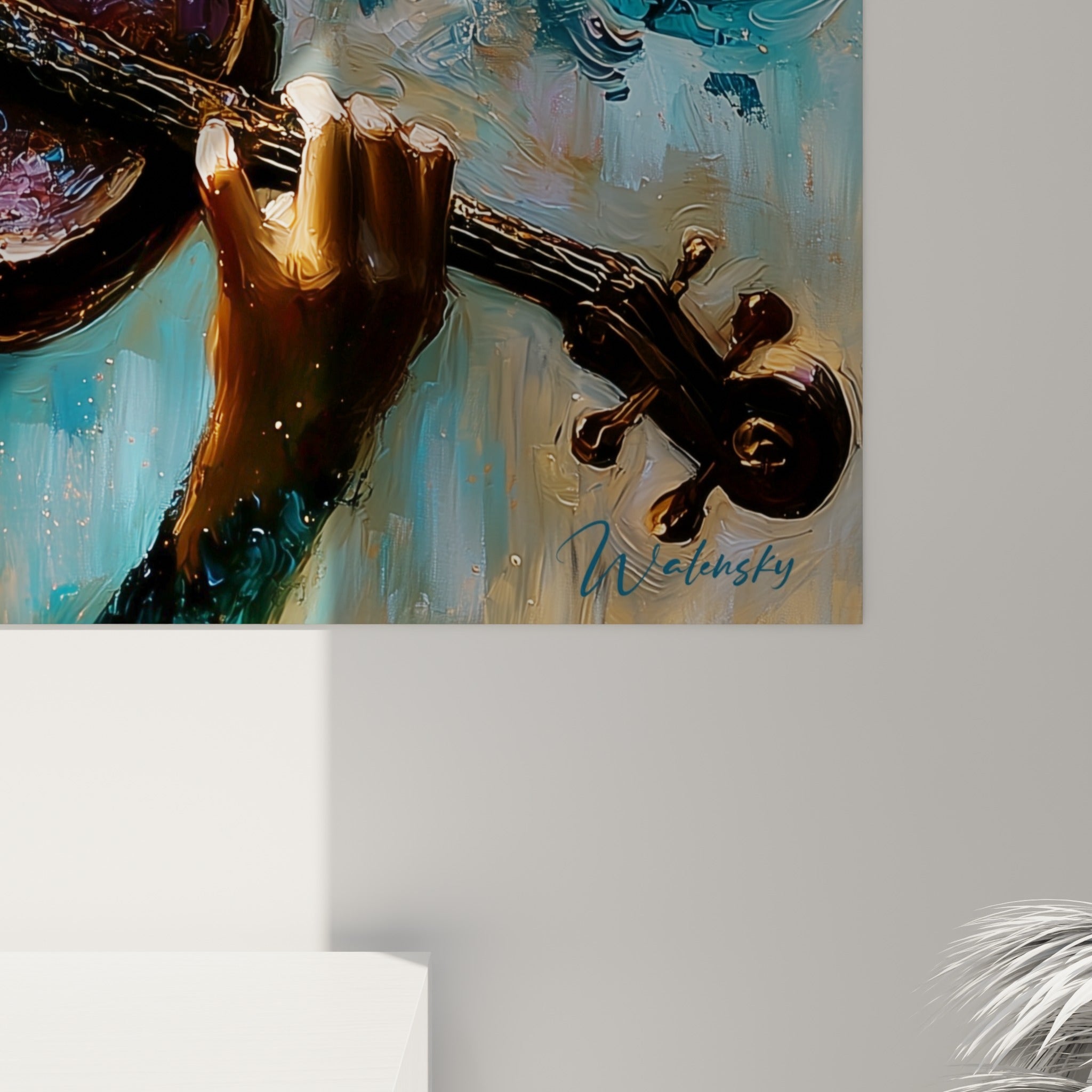 Empâtements dorés et bleu sarcelle se mêlant sur la robe, coulures de peinture épaisse près du violon