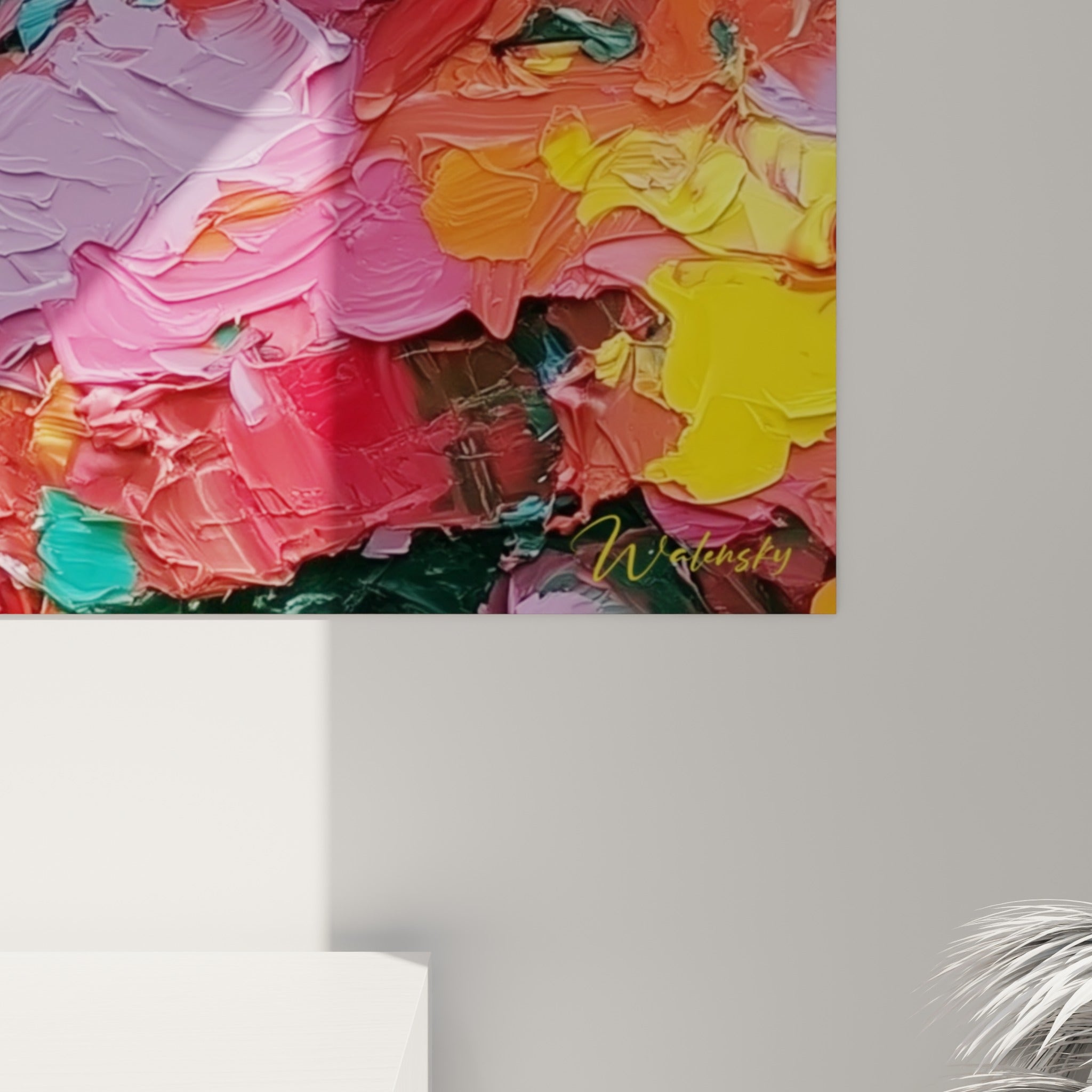 Empâtements épais rose, jaune et turquoise se mêlant en relief, coulures de peinture visibles sur la toile