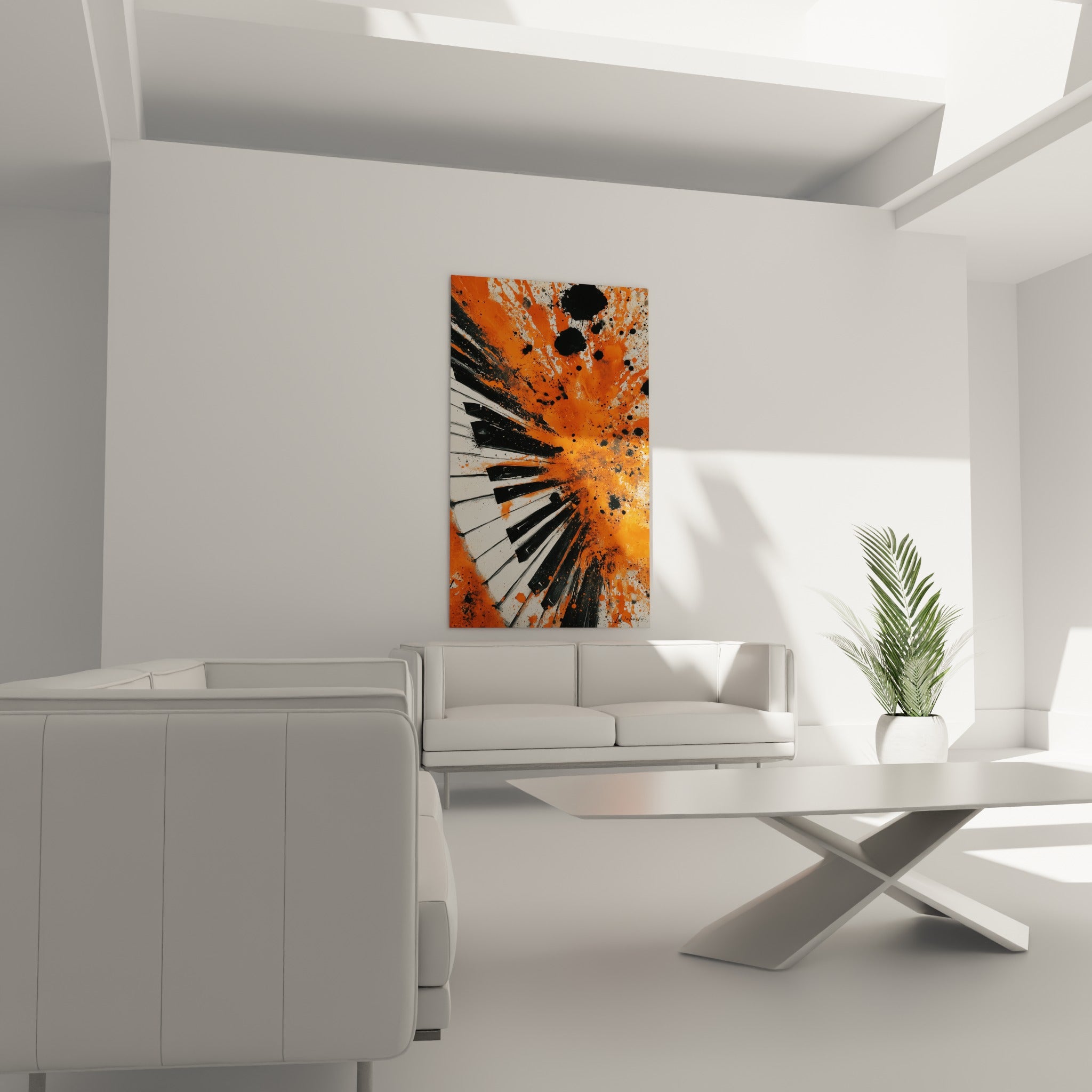 Musique piano éclaboussé de peinture orange et noir placé au-dessus d'un canapé dans un salon lumineux