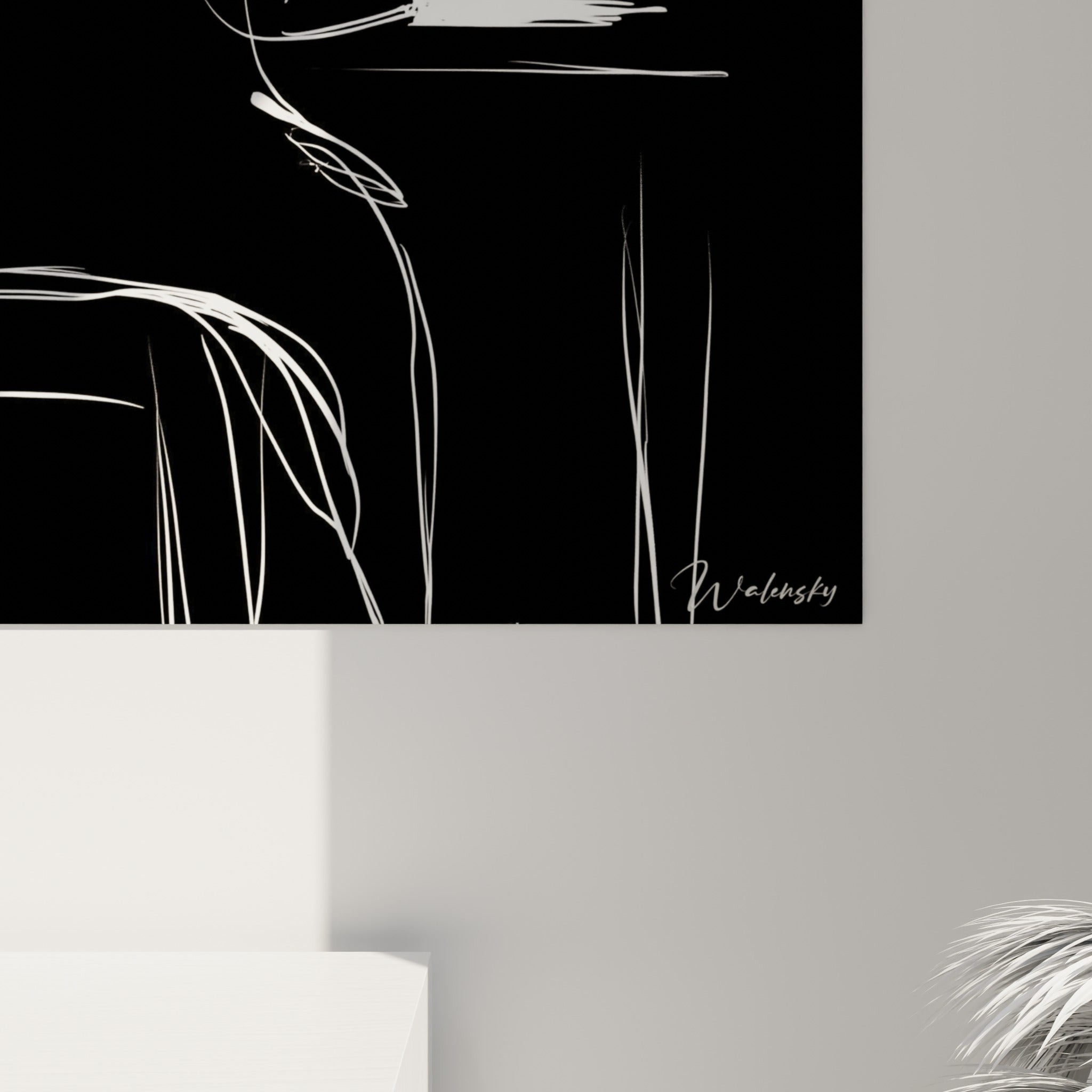 Détail du trait blanc nerveux sur fond noir mat, grain de l'impression visible près du piano esquissé