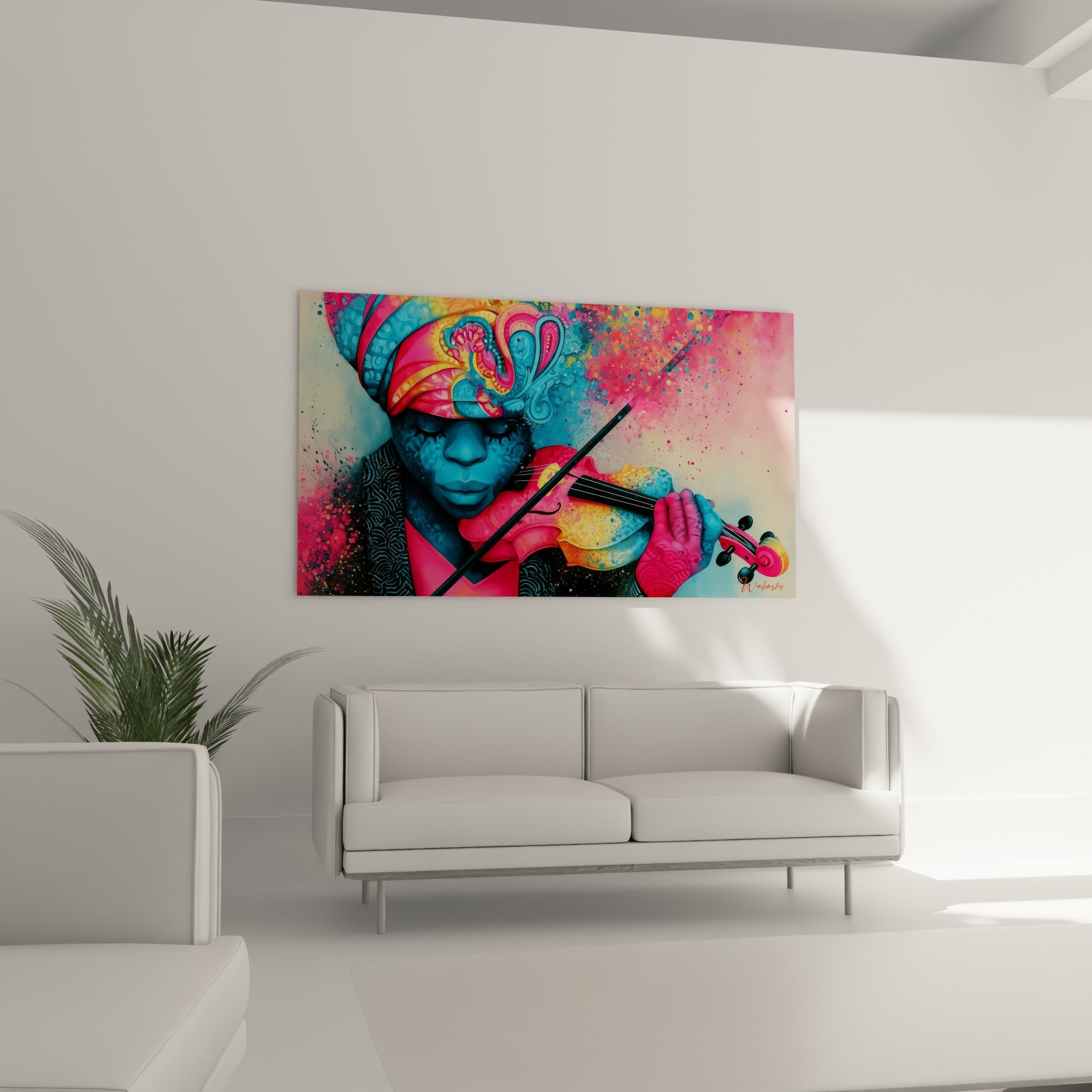 Turban orné rose et bleu ciel d'une violoniste peinte, au-dessus d'un canapé dans un salon lumineux