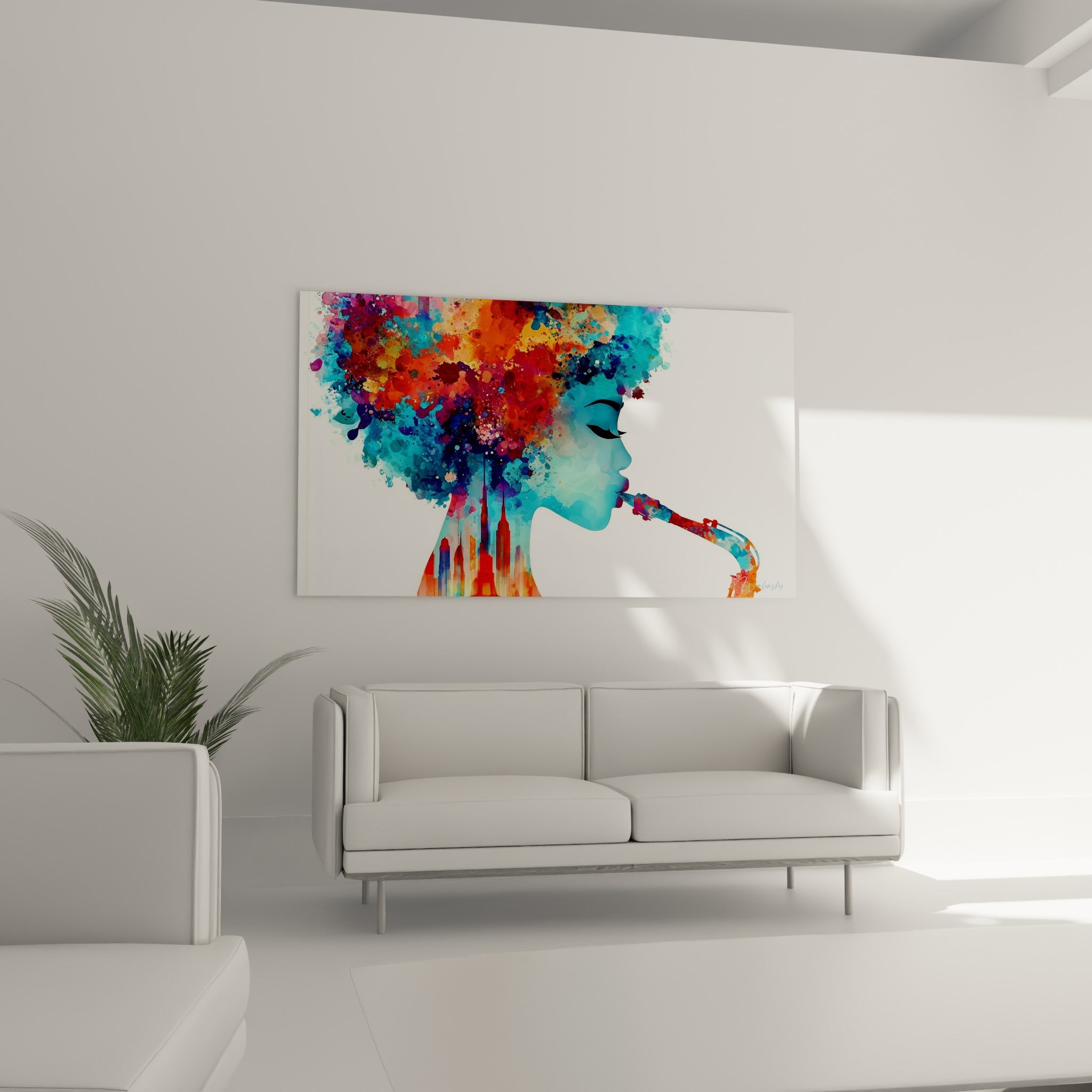 Silhouette urbaine rouge et bleue nichée dans le cou d'une saxophoniste, au-dessus d'un canapé dans un salon lumineux