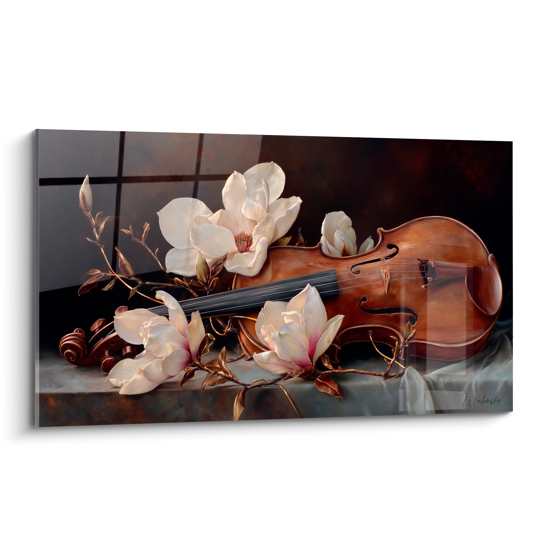 Violon acajou entouré de magnolias blancs sur fond anthracite, style réaliste et raffiné.