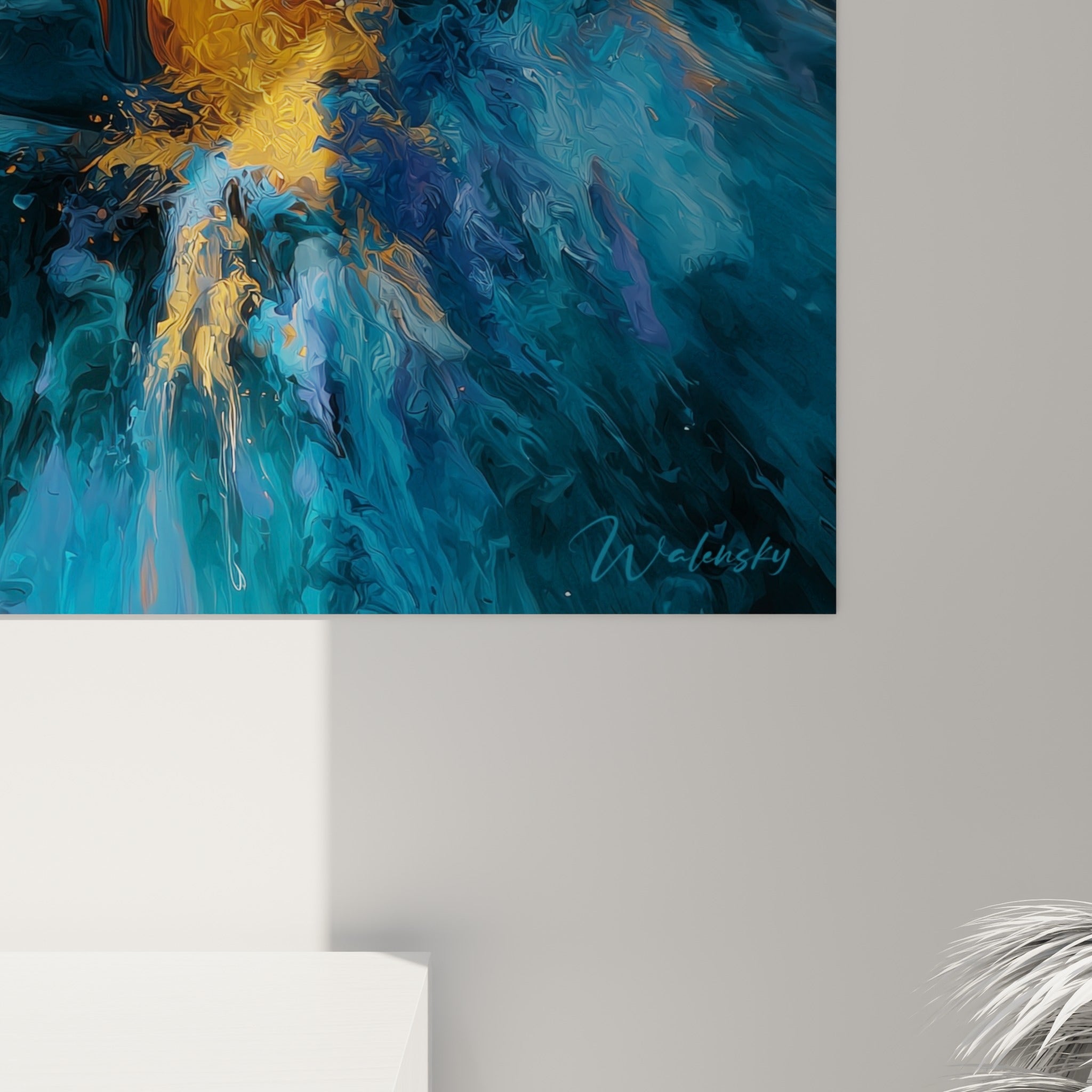 Matière picturale du violon révélant empâtements dorés et coulures bleu marine mêlées avec finesse