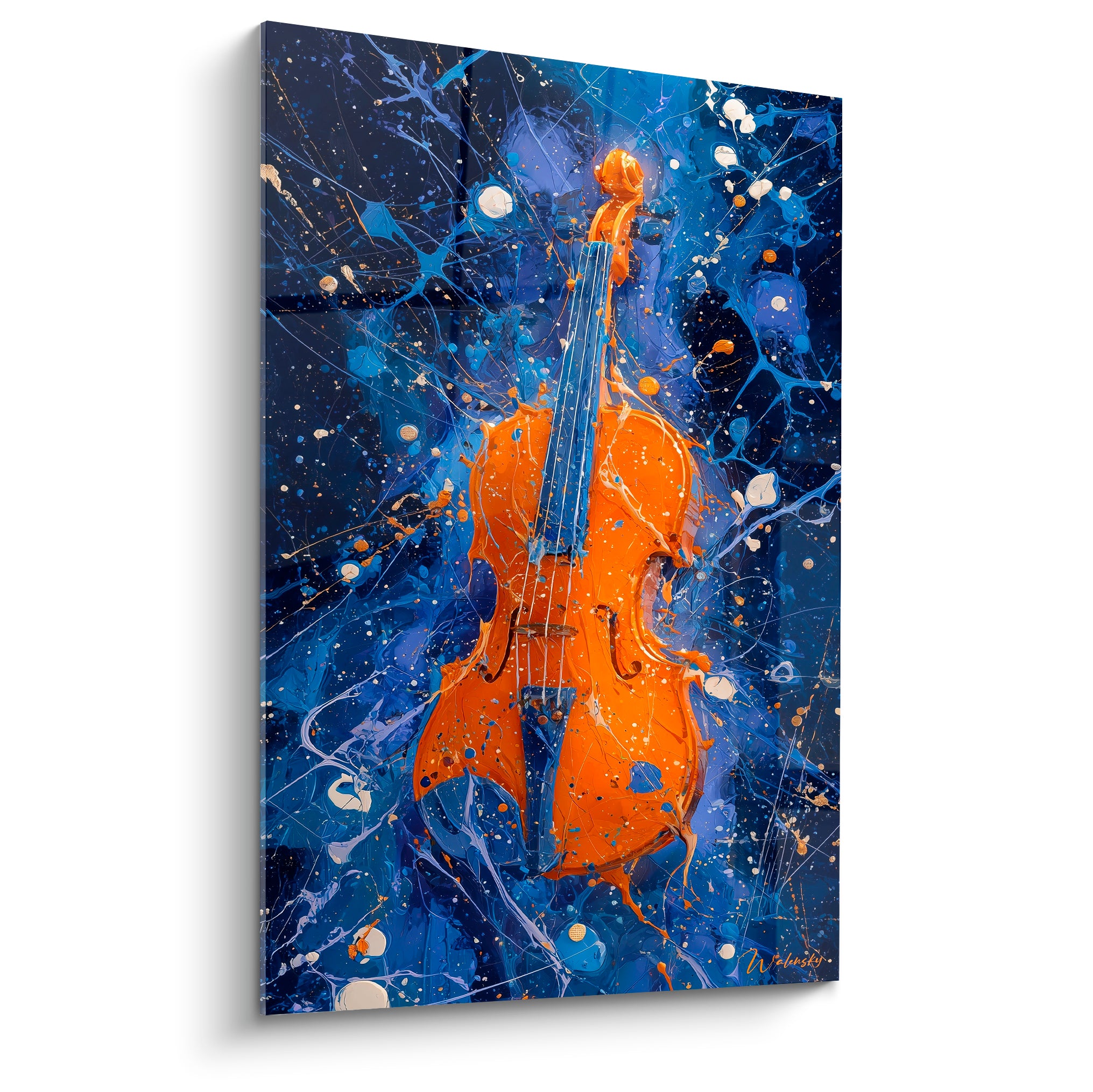 Violon orange éclatant sur fond bleu nuit éclaboussé de blanc et d'or, composition verticale expressive