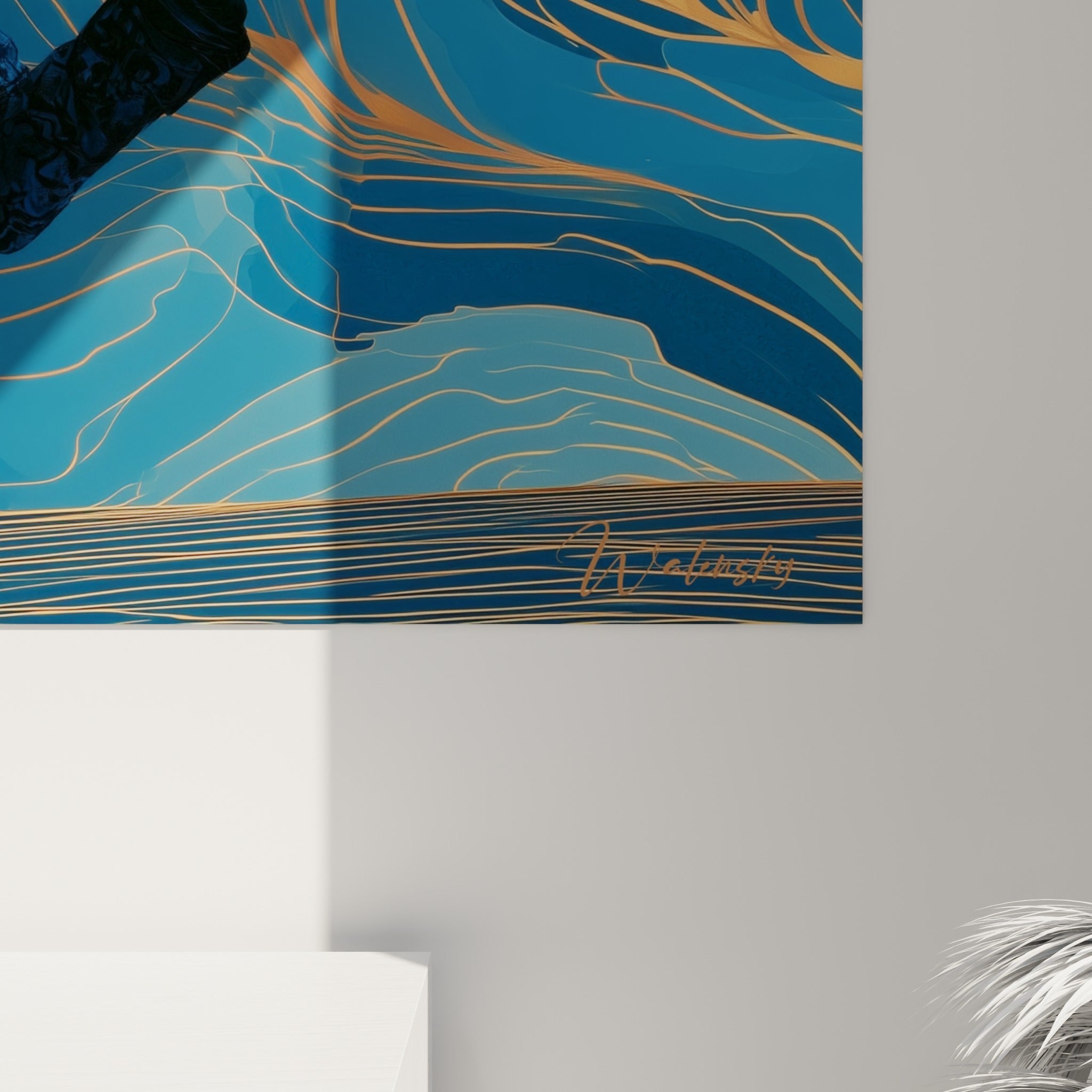 Empâtements dorés et bleu marine se mêlent en gros plan, révélant la matière ondulante de l'impression
