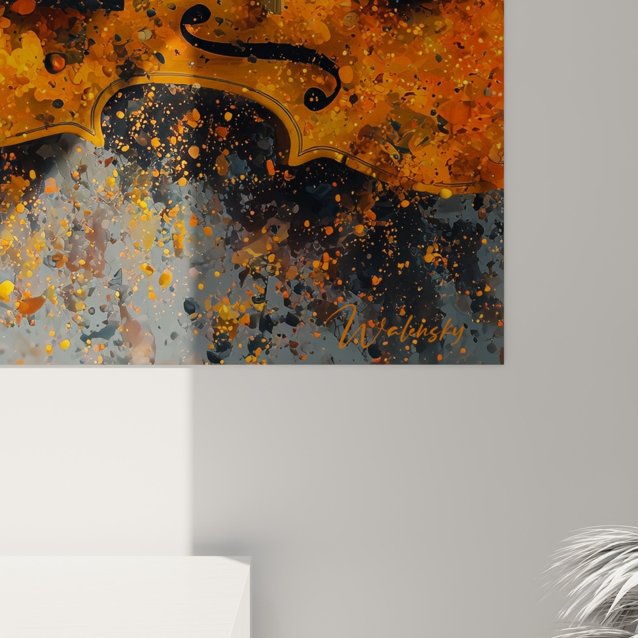 Détail du grain pictural du violon, empâtements orange et coulures noires visibles de près sur la toile