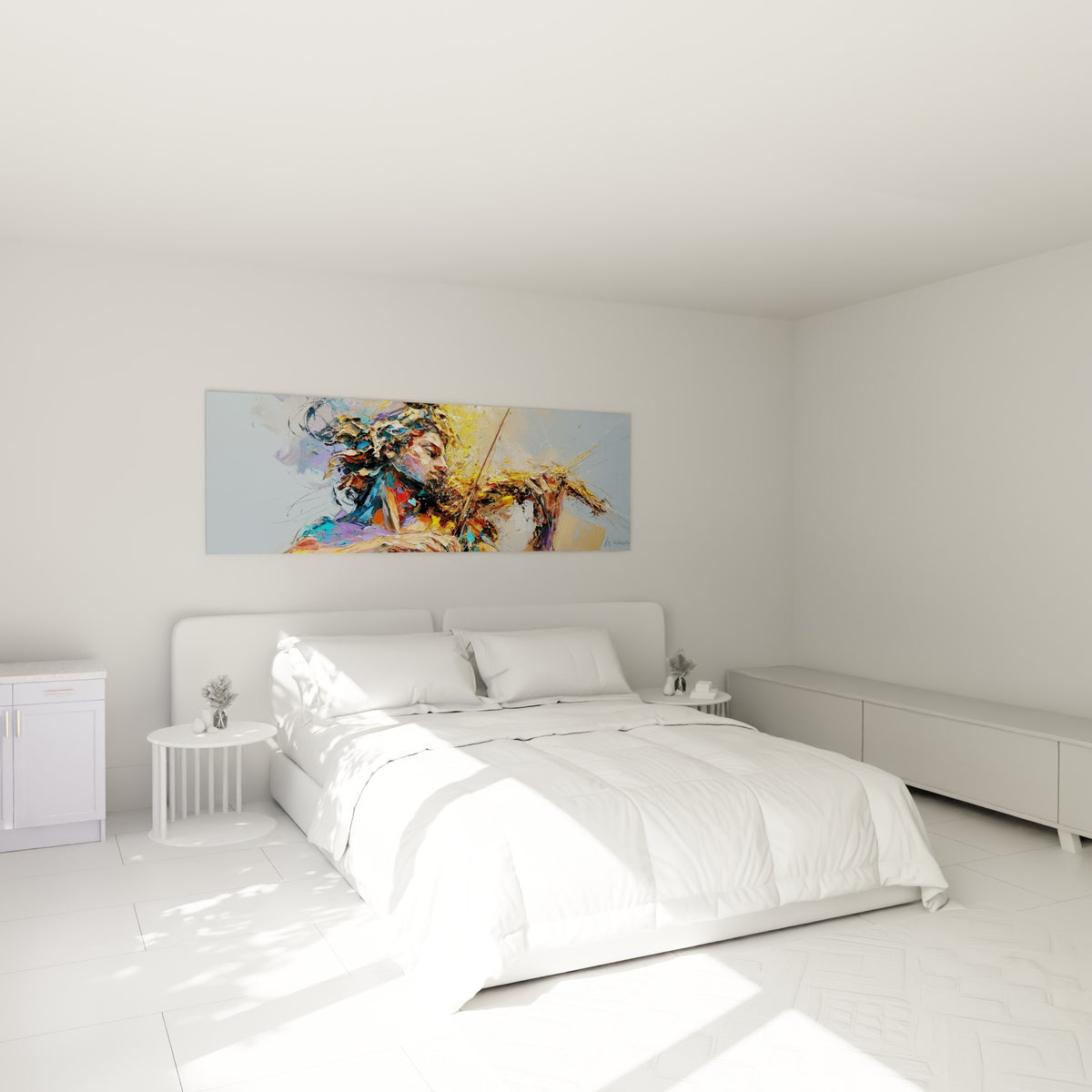 Musicien peint au couteau en bleu et doré, au-dessus d'un lit dans une chambre claire