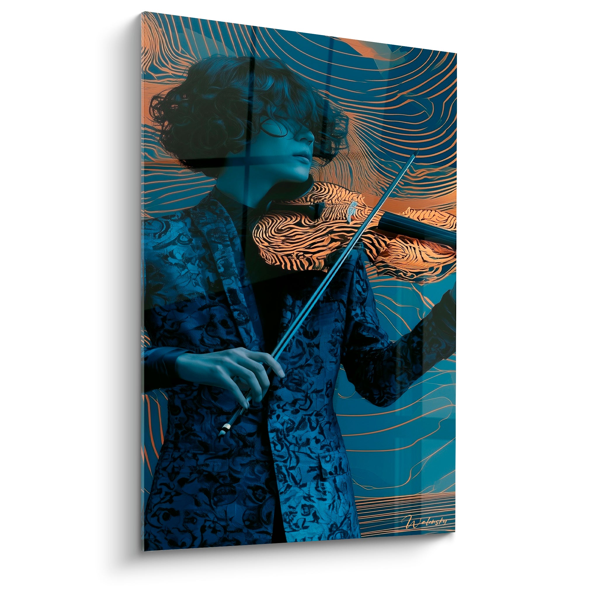 Violoniste en bleu marine et doré, archet levé, motifs ondulants cuivrés en arrière-plan