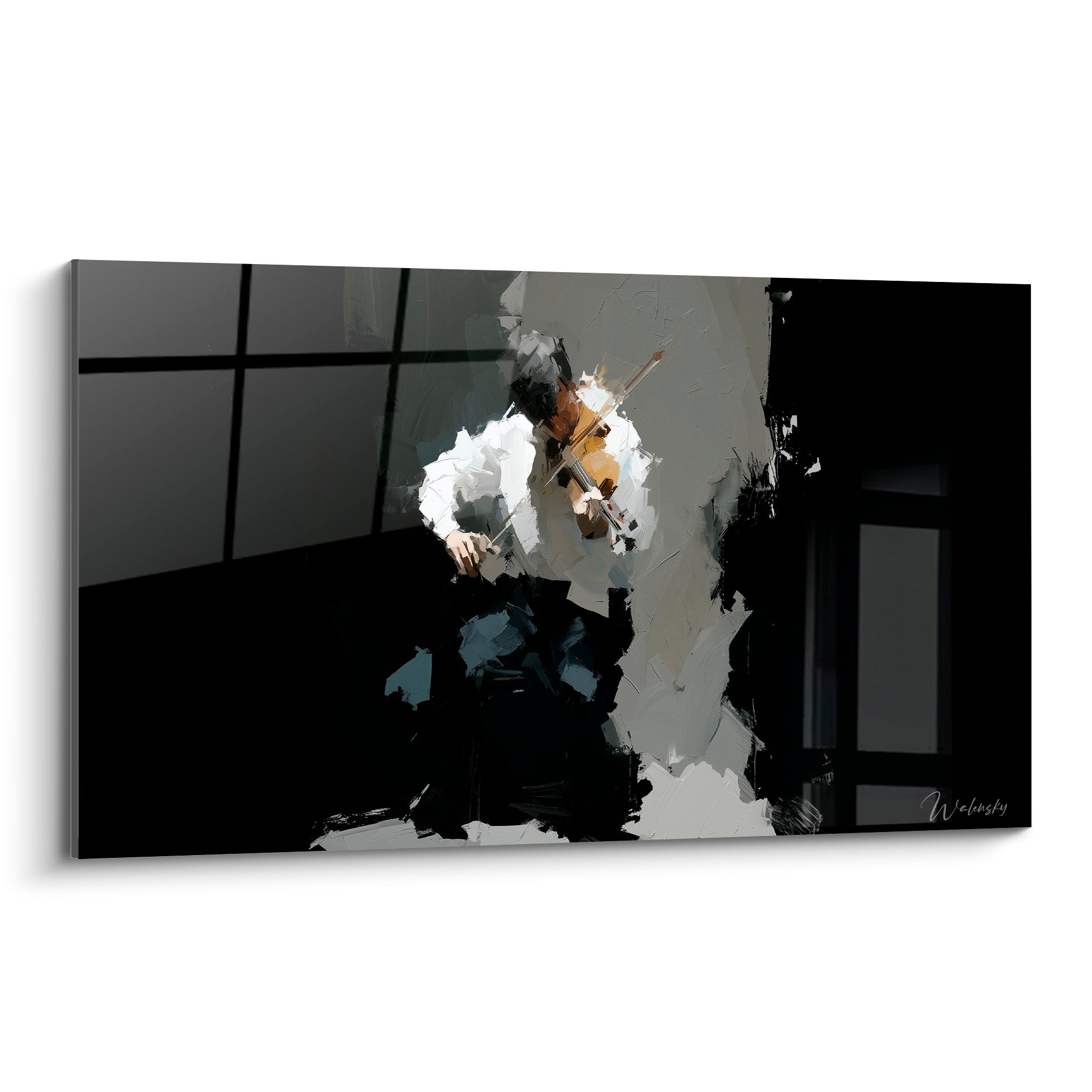 Violoniste en chemise blanche jouant dans un clair-obscur noir anthracite et ocre doré intense
