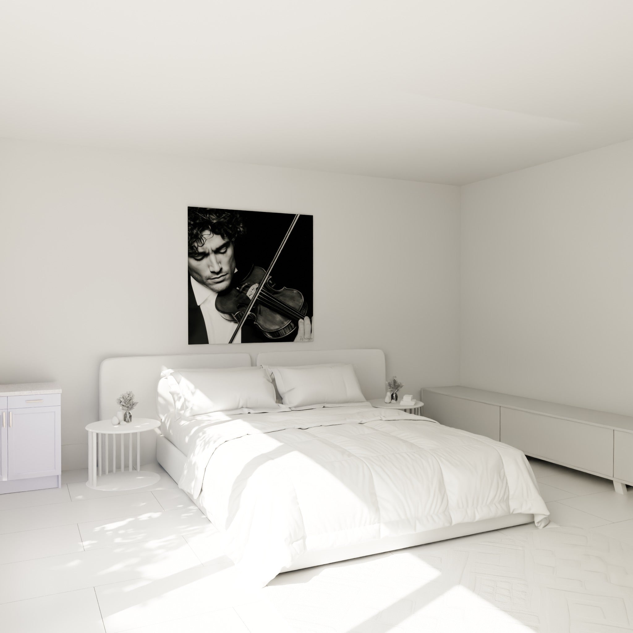 Musicien les yeux clos tenant son violon gris anthracite, au-dessus d'un lit dans une chambre claire