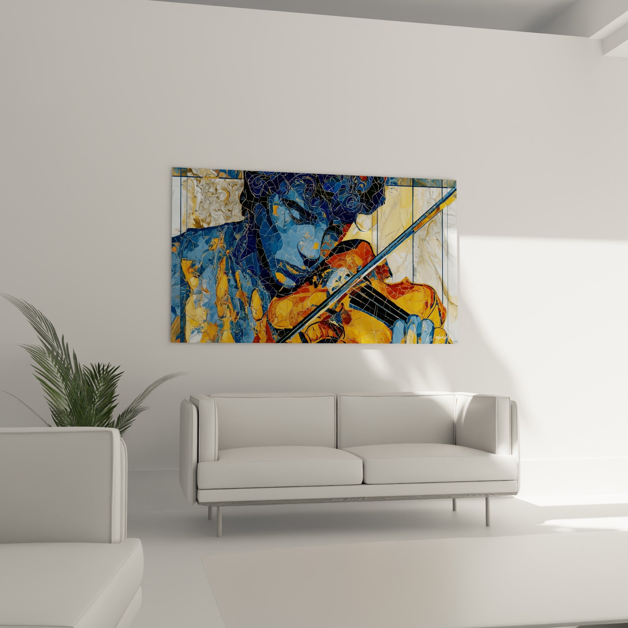 Archet traversant en diagonale un visage bleu acier et un violon ocre, au-dessus d'un canapé dans un salon lumineux