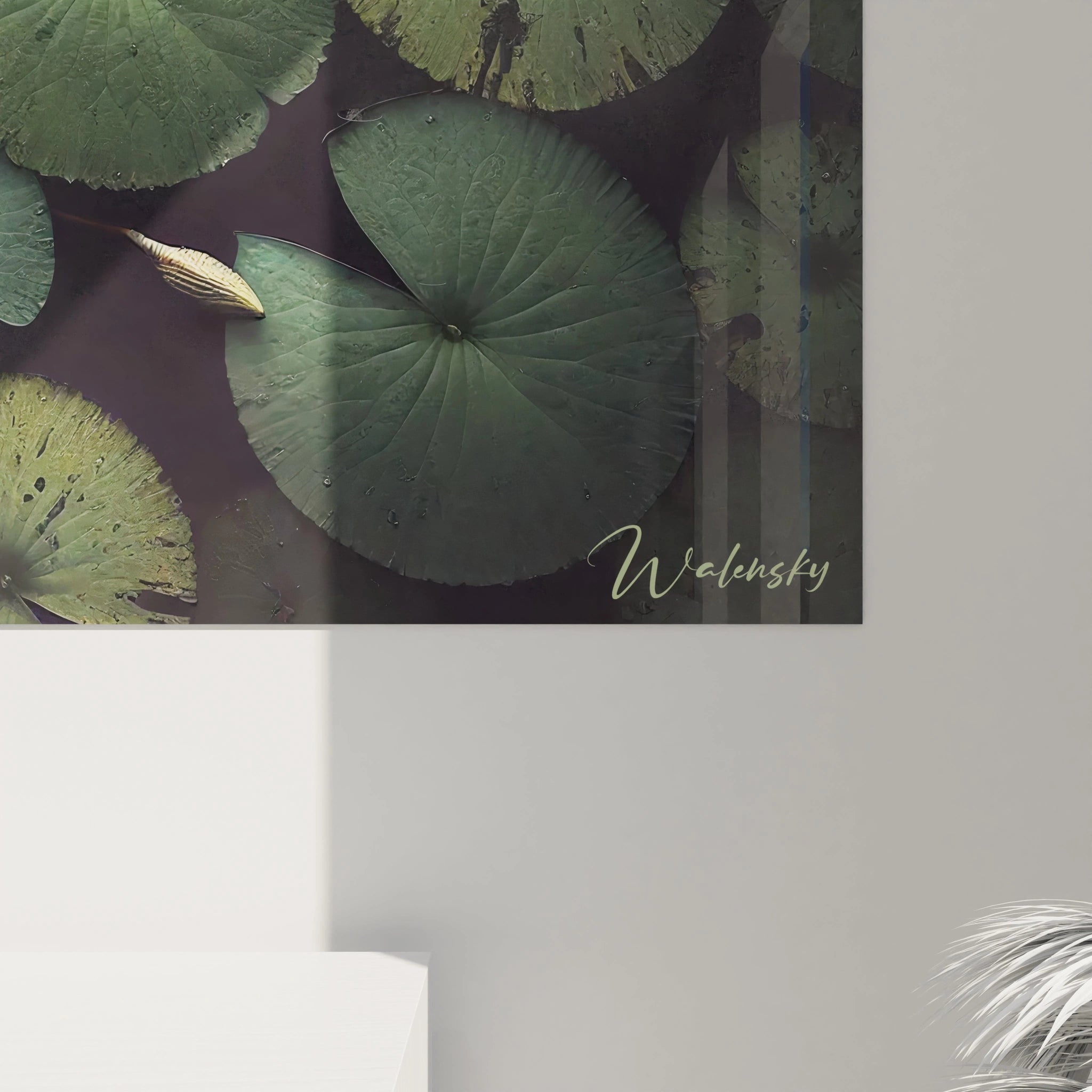 Vue rapprochée du tableau nénuphare, dévoile des détails minutieux des feuilles et fleurs éclatantes, capturant l'essence d'une nature sereine et équilibrée.