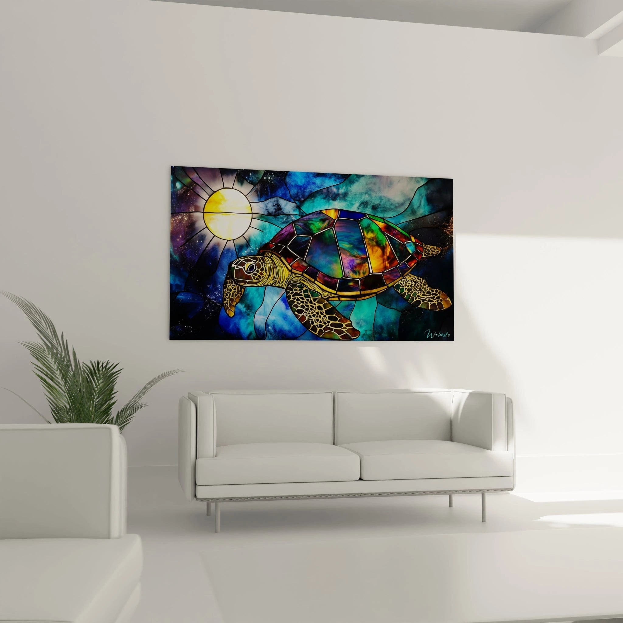 Un tableau en style vitrail montrant une tortue de mer aux teintes dorées et multicolores, se déplaçant gracieusement dans un environnement aquatique aux dégradés de bleu et turquoise, avec un soleil brillant dans l'angle supérieur qui diffuse sa lumière à travers la composition segmentée.