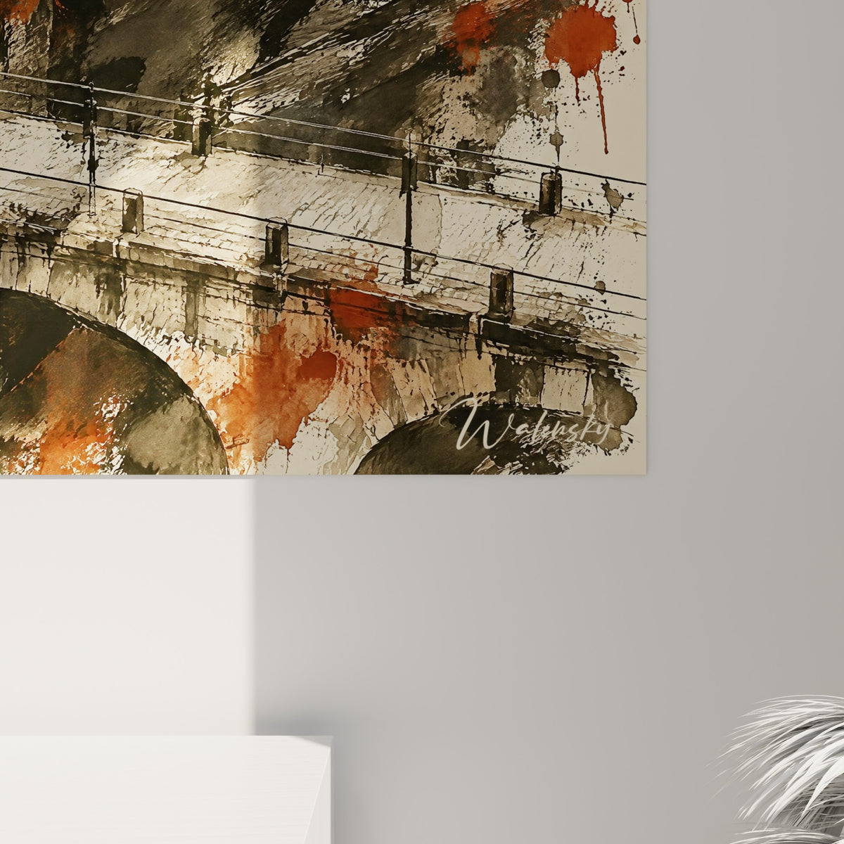 Grain de l'encre sépia et coulures orangées sur la pierre du pont, détail du tableau accroché au mur