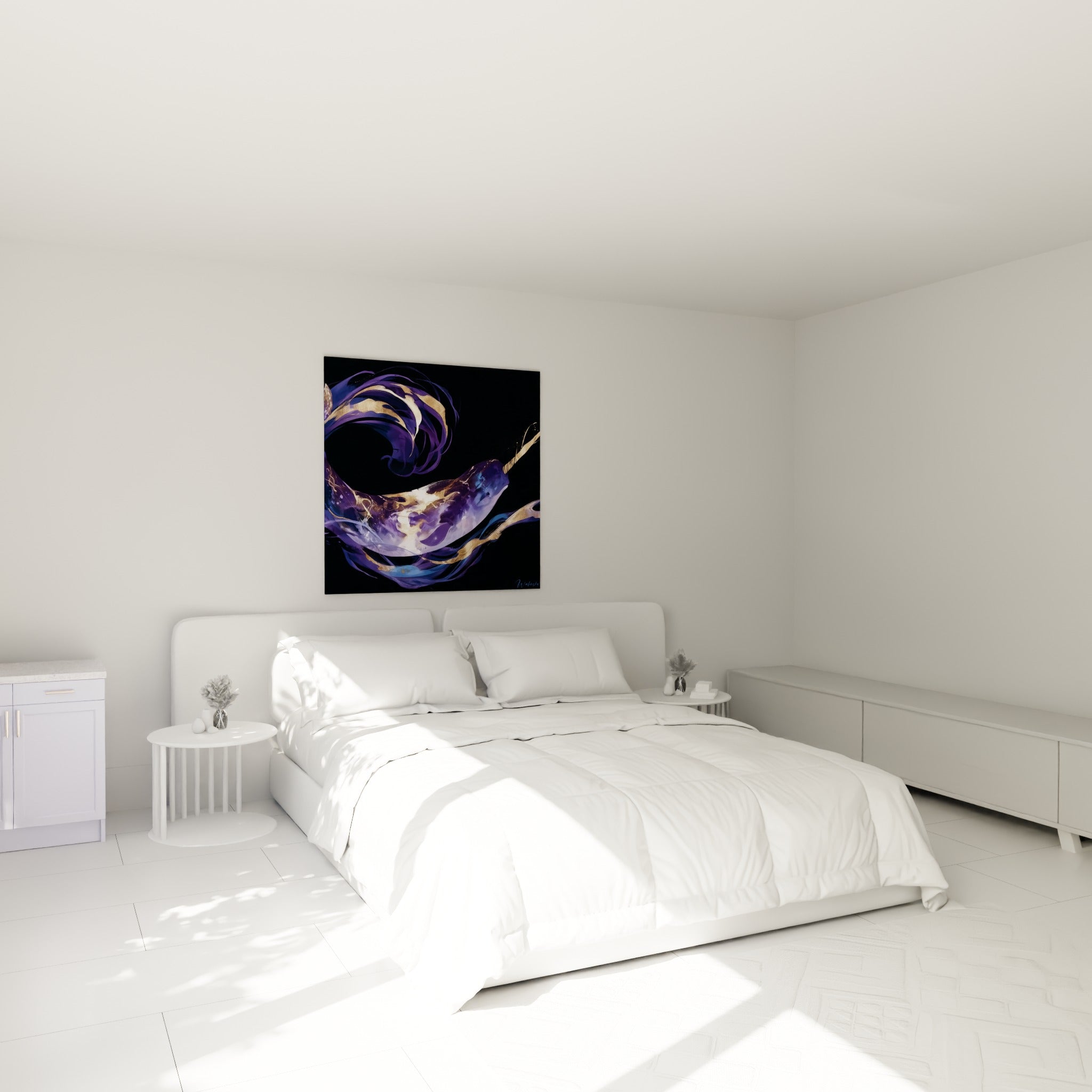 Créature marine violette et or déployant sa corne, au-dessus d'un lit dans une chambre claire