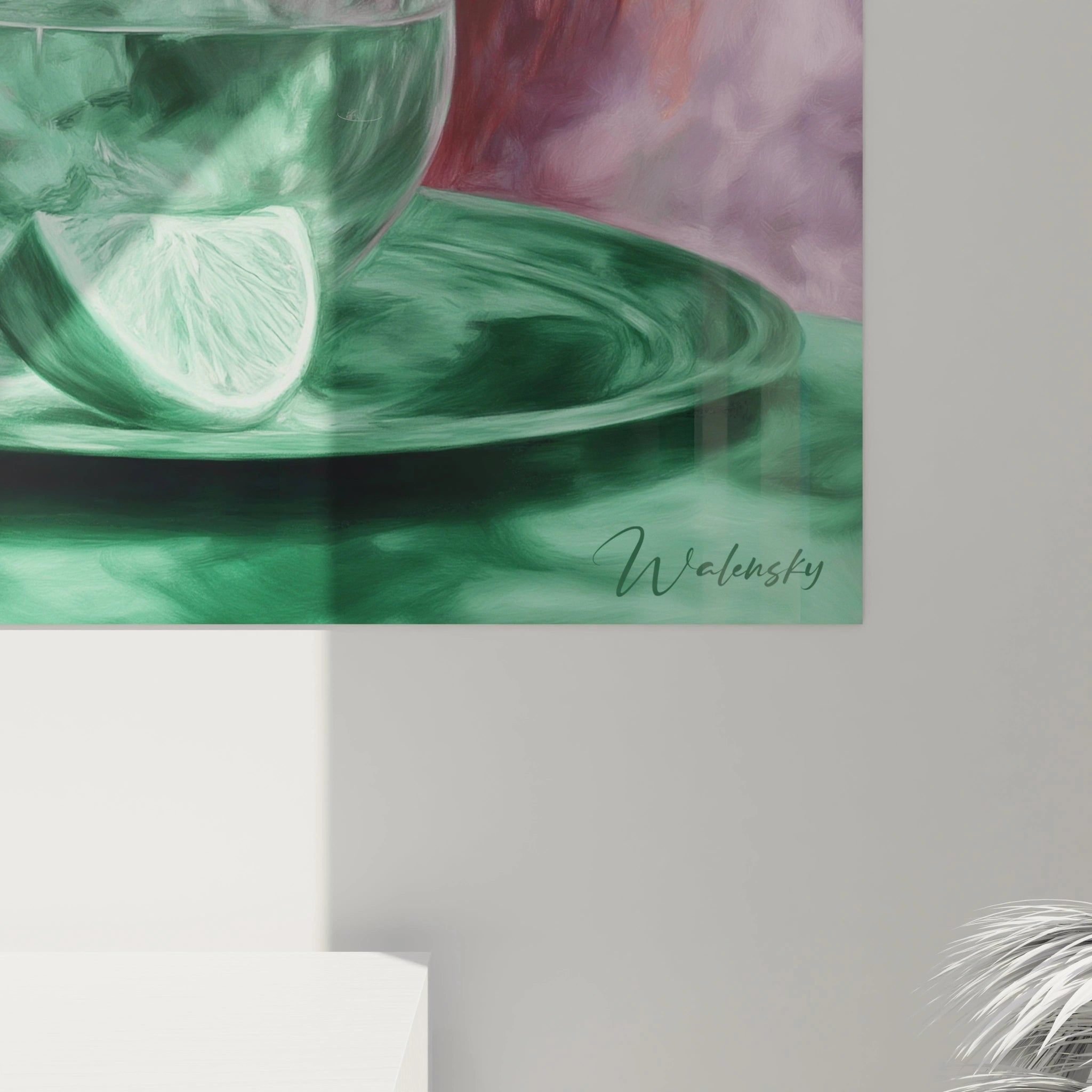 Tableau mural Walensky montrant verre et quartier de citron vert sur assiette verte, tableau nature morte hyperréalisme signé