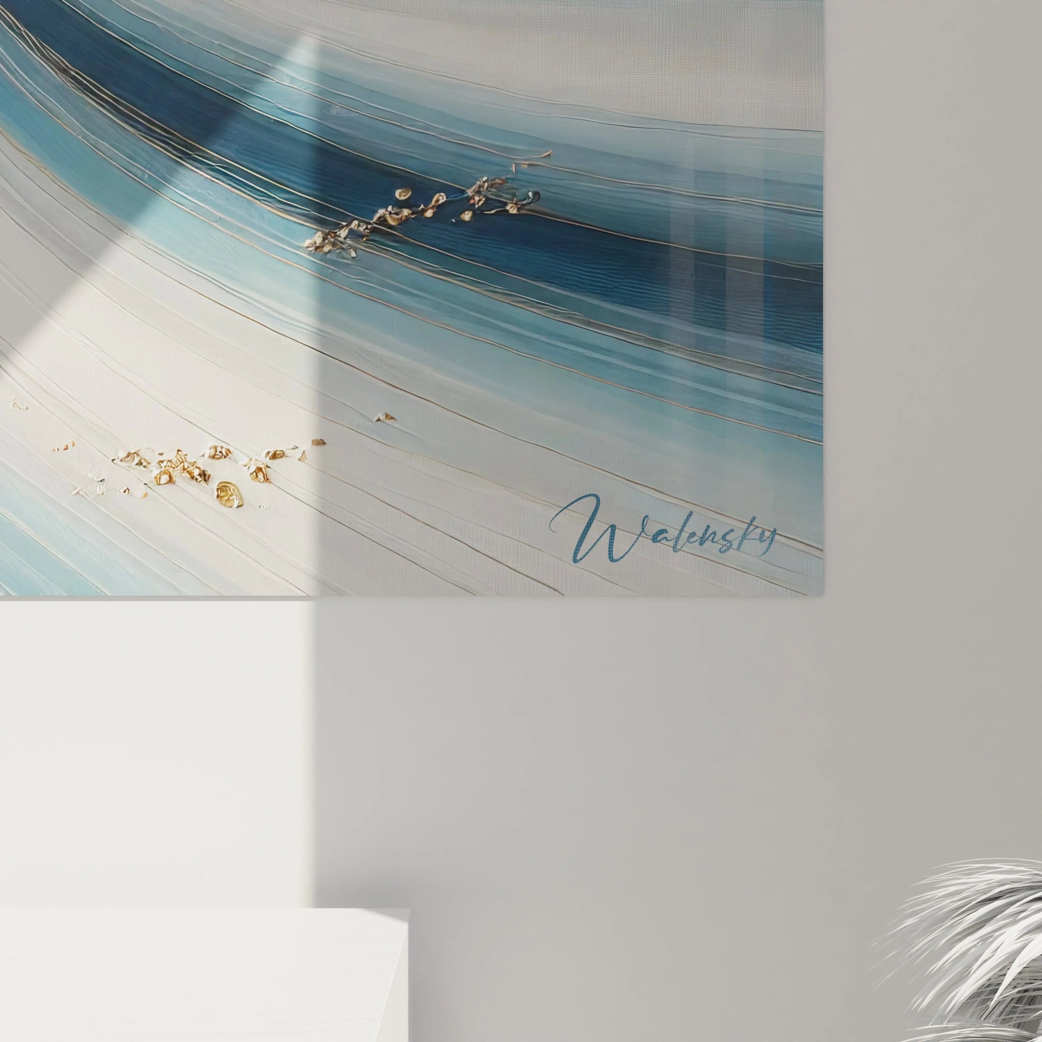 "Vue de près du tableau voilier stylisé. Détails dorés des vagues et fleurs marines, palette de bleu, blanc, or, symbolisant l'aventure et l'élégance nautique."