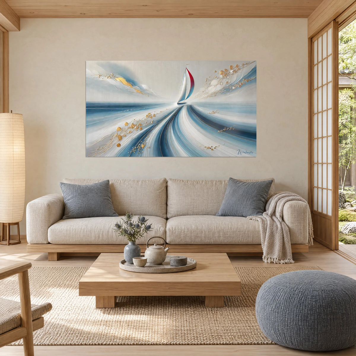 Gemälde Segelboot mit roten und weißen Segeln, das eine blau-goldene Kielspur über das Meer zieht, über einem Sofa in einem hellen Wohnzimmer