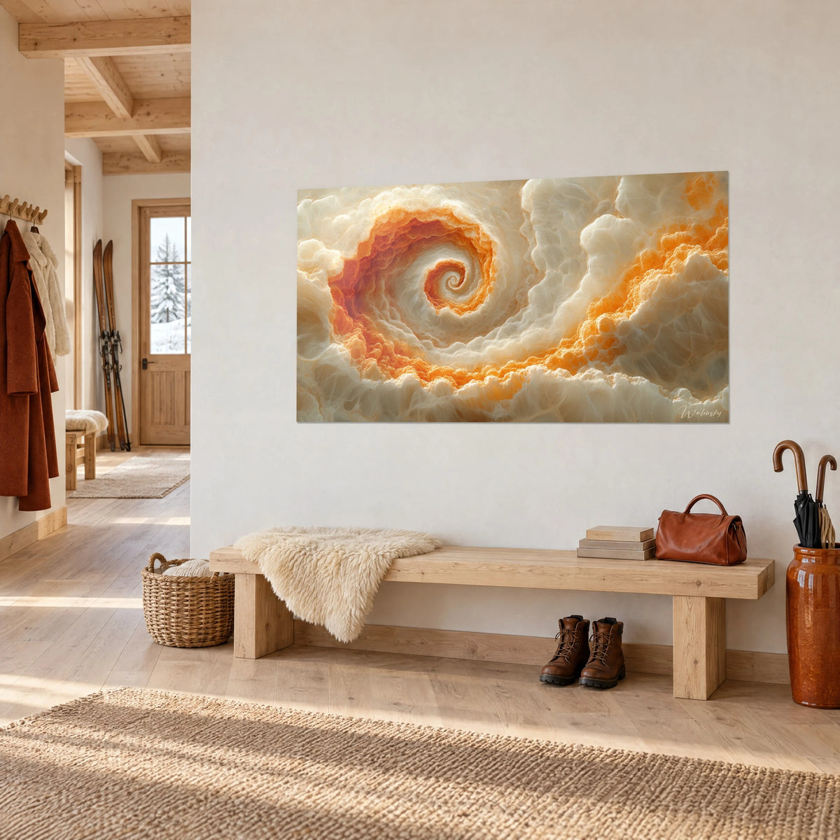 Quadro con turbine di materia arancio zafferano e avorio appeso a una parete bianca, panca in legno e borsa in pelle, ingresso di chalet