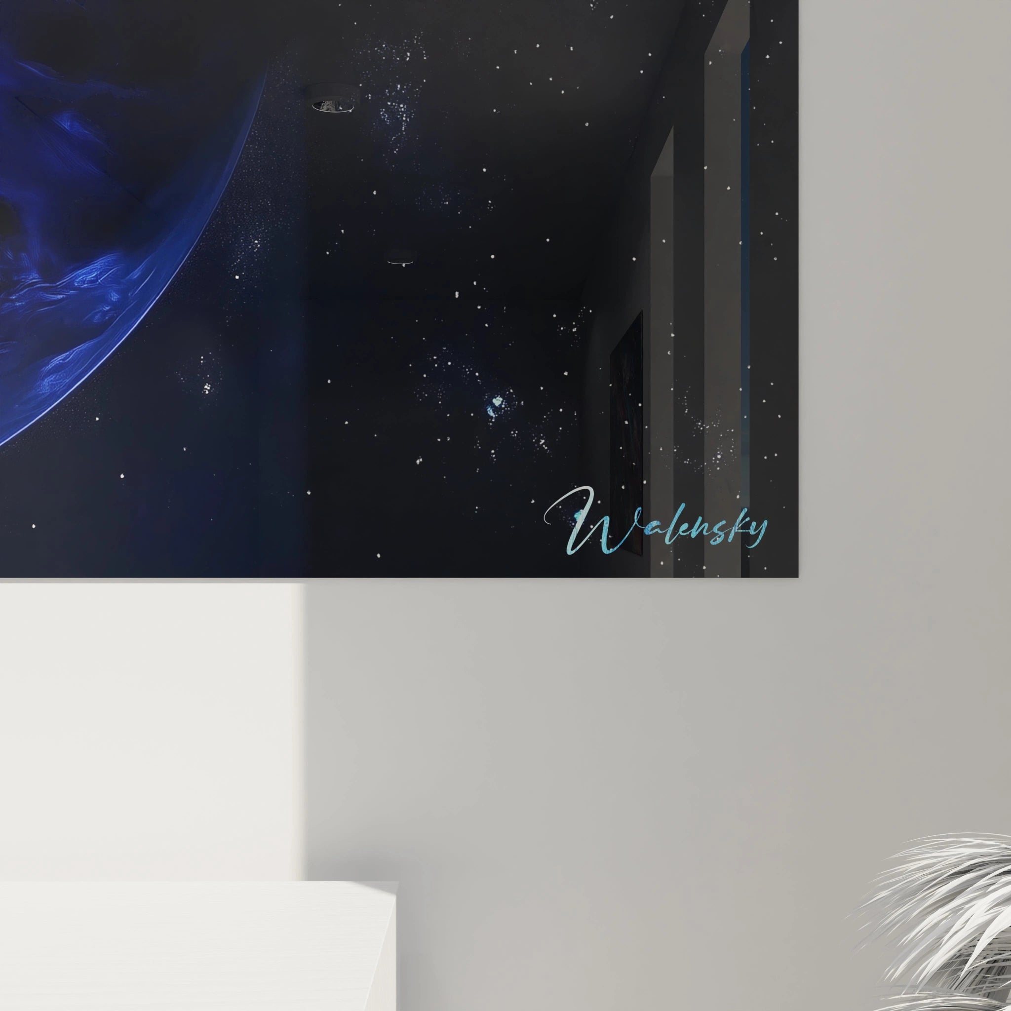 Un tableau espace représentant une planÚte aux teintes bleues et blanches, avec un effet de lumiÚre diffus. La surface texturée est marquée par des variations de tons et des volutes semblant flotter.