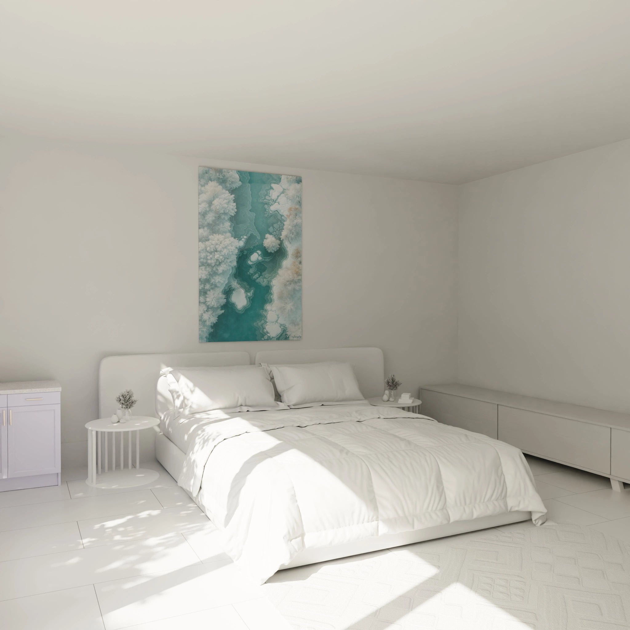 Un tableau vue aérienne hivernal montrant une rivière bleue-verte encadrée par des arbres recouverts de neige blanche. La composition verticale capture les motifs sinueux de l'eau et la texture givrée de la végétation avec quelques éléments beiges visibles aux extrémités.