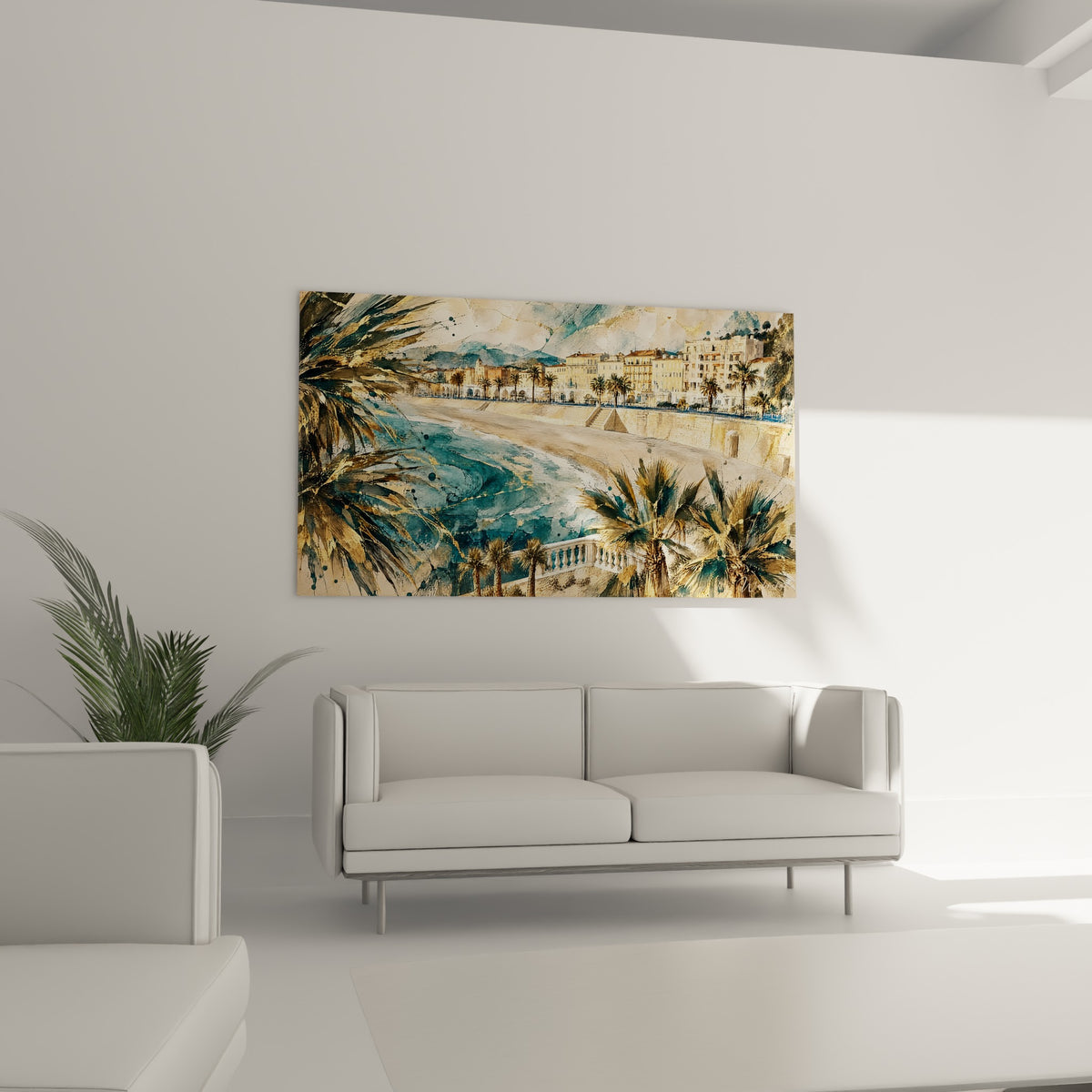 Baie méditerranéenne dorée et turquoise, palmiers en touches picturales, au-dessus d'un canapé dans un salon lumineux