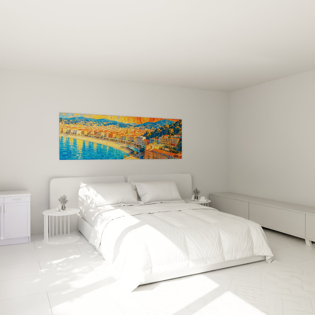 Promenade niçoise ocre et bleue au-dessus d'un lit dans une chambre claire