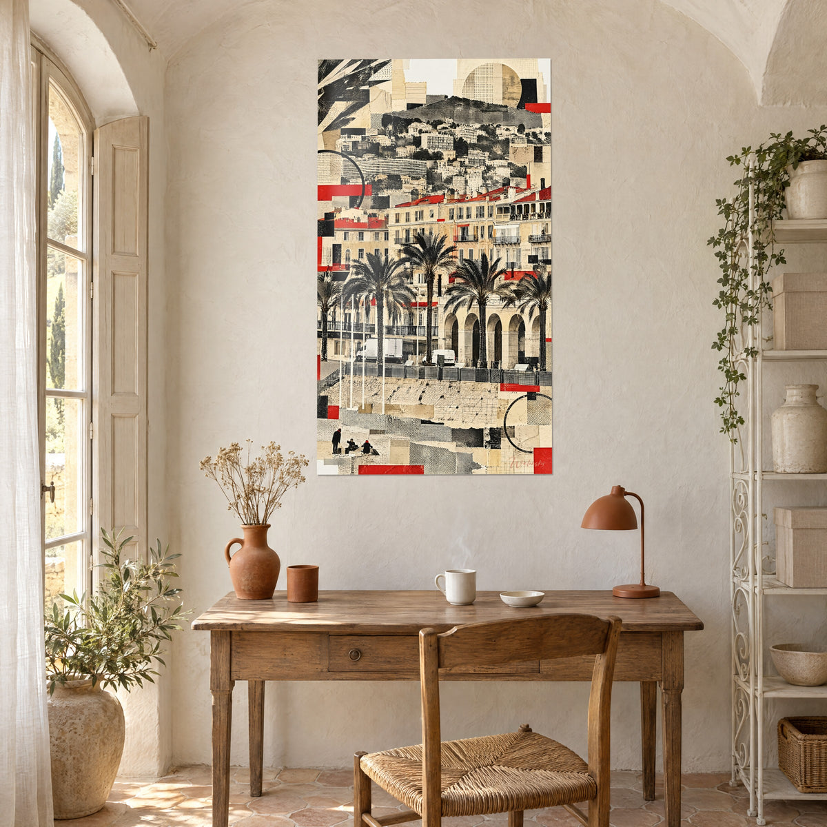 Schilderij badplaats in collage, crèmekleurige gebouwen en zwarte palmbomen, rode vlakken, boven een bureau van licht hout