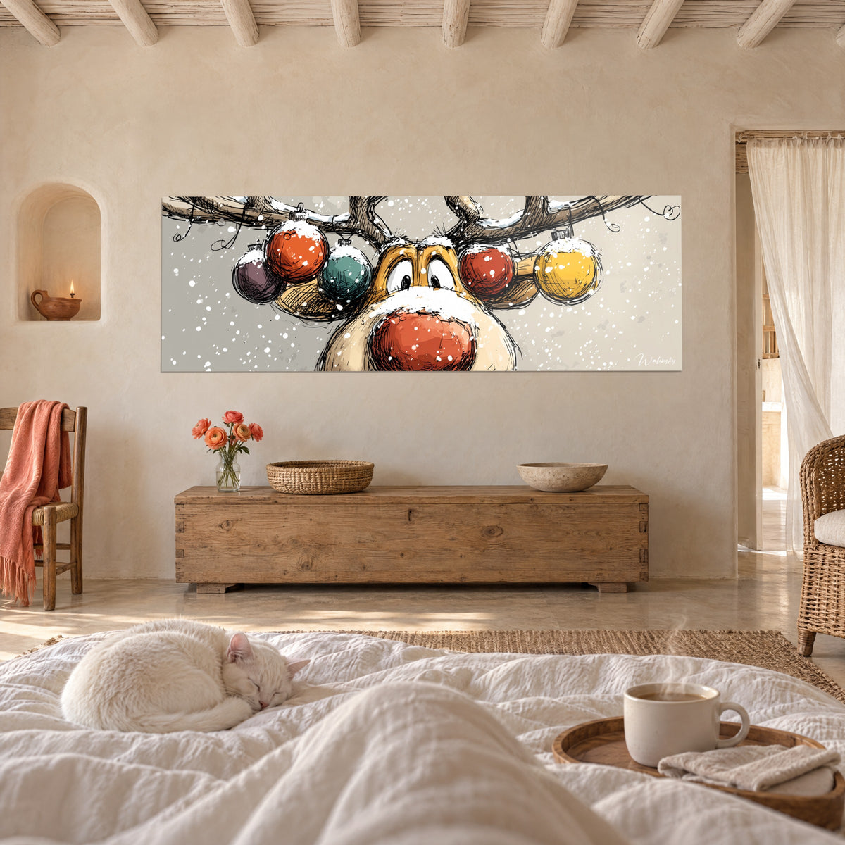 Quadro renne soffici con corna cariche di palline arancioni, verde abete e giallo sole, sopra un letto in una camera luminosa