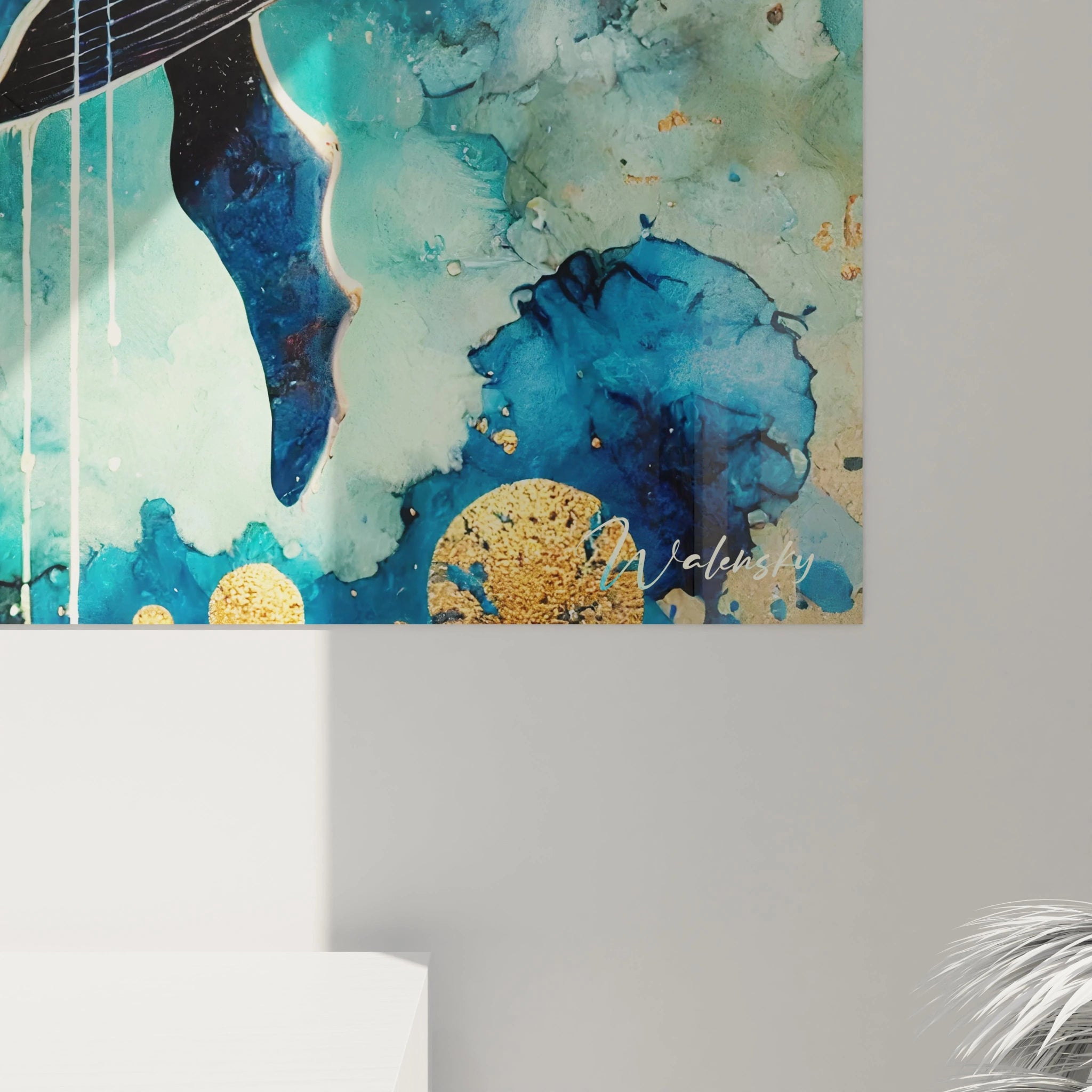 Vue rapprochée de ce tableau baleine, où chaque détail des éclaboussures de peinture et des nuances colorées révèle une harmonie parfaite entre la mer et la majestueuse baleine nageant au cœur des vagues.