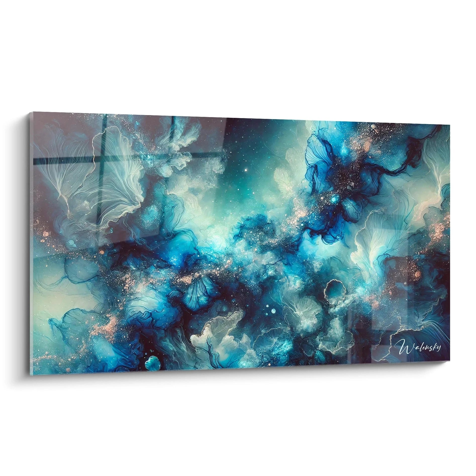 Ce tableau style epoxy crée une illusion de profondeur avec ses couches fluides de bleu, blanc et or rose. Ses couleurs se mêlent comme une nébuleuse cosmique, invitant à l'évasion.