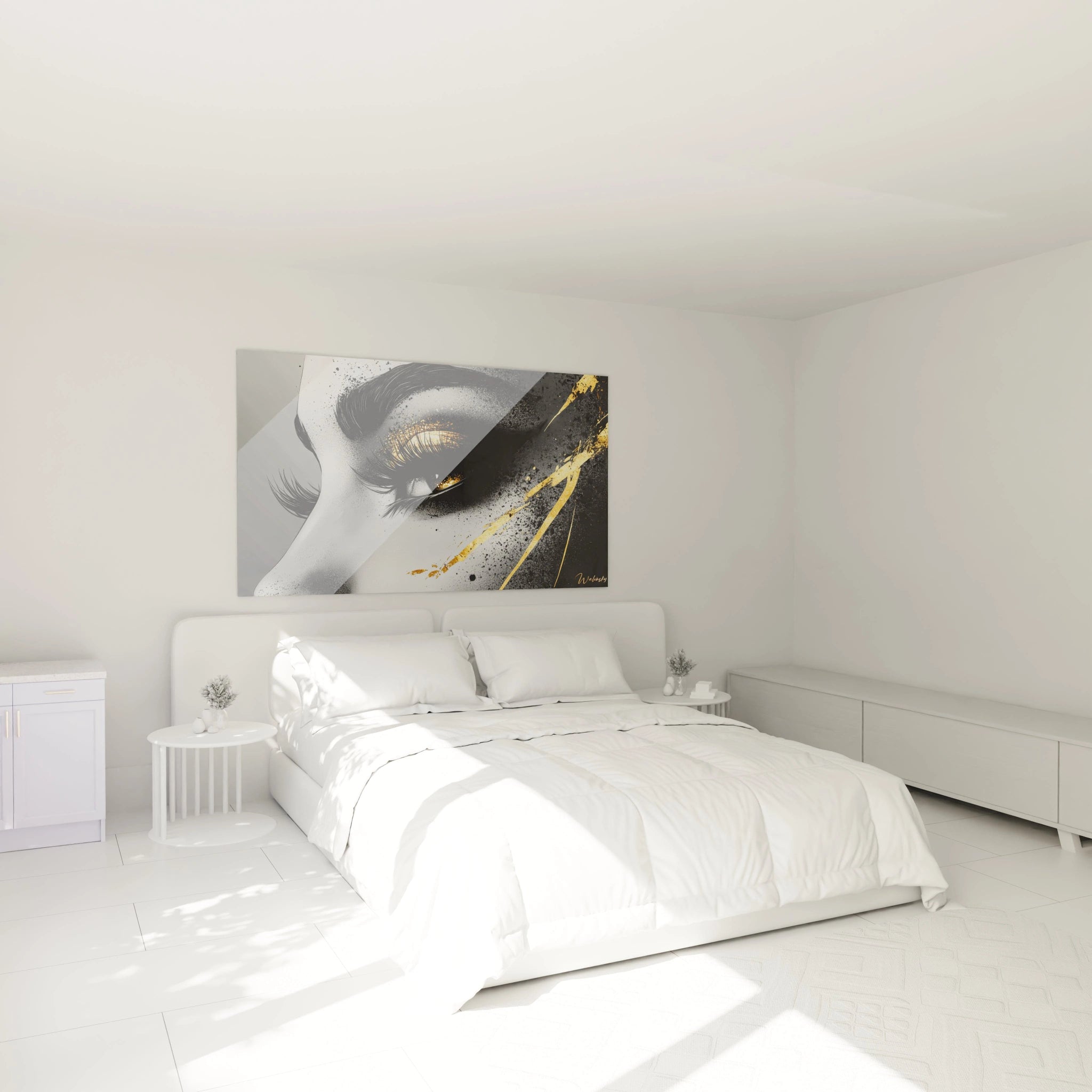 Tableau visage abstrait Walensky avec touches dorées suspendu dans une chambre moderne blanche