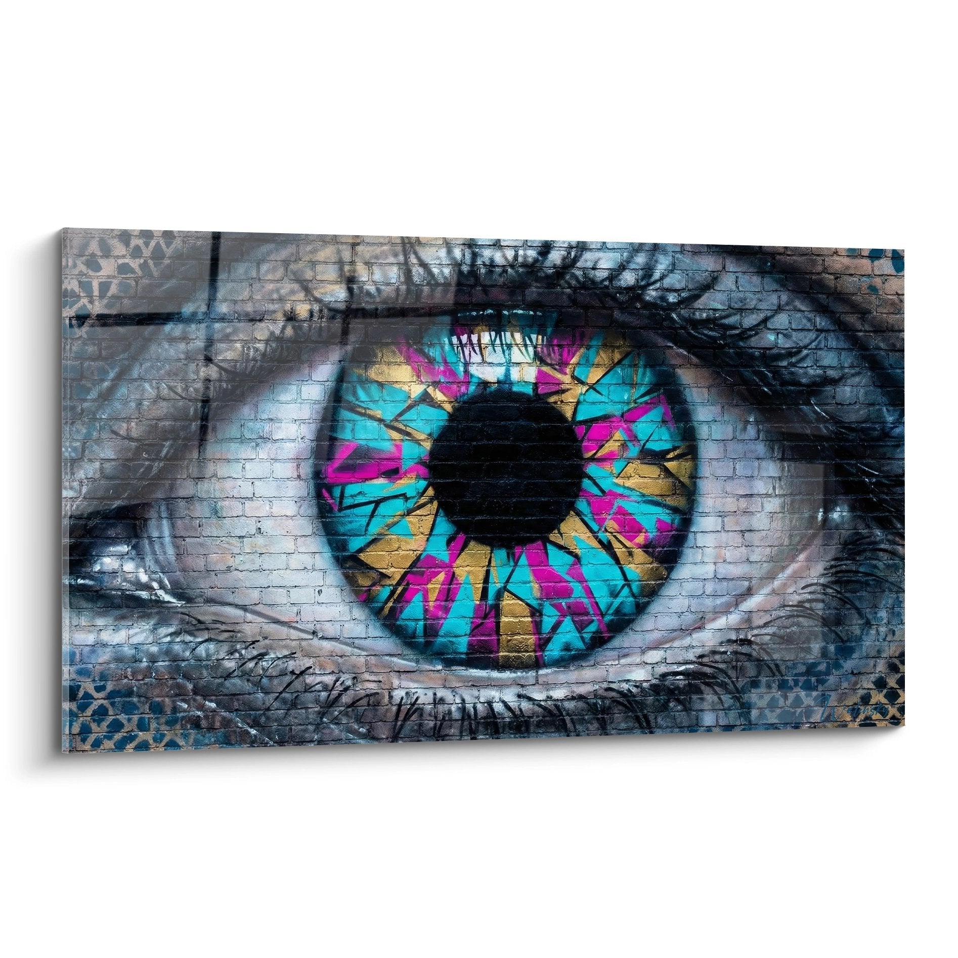 Street-Art-Gemälde mit riesigem mehrfarbigem Auge an Backsteinmauer mit türkiser Iris, Magenta und realistischer schwarzer Pupille