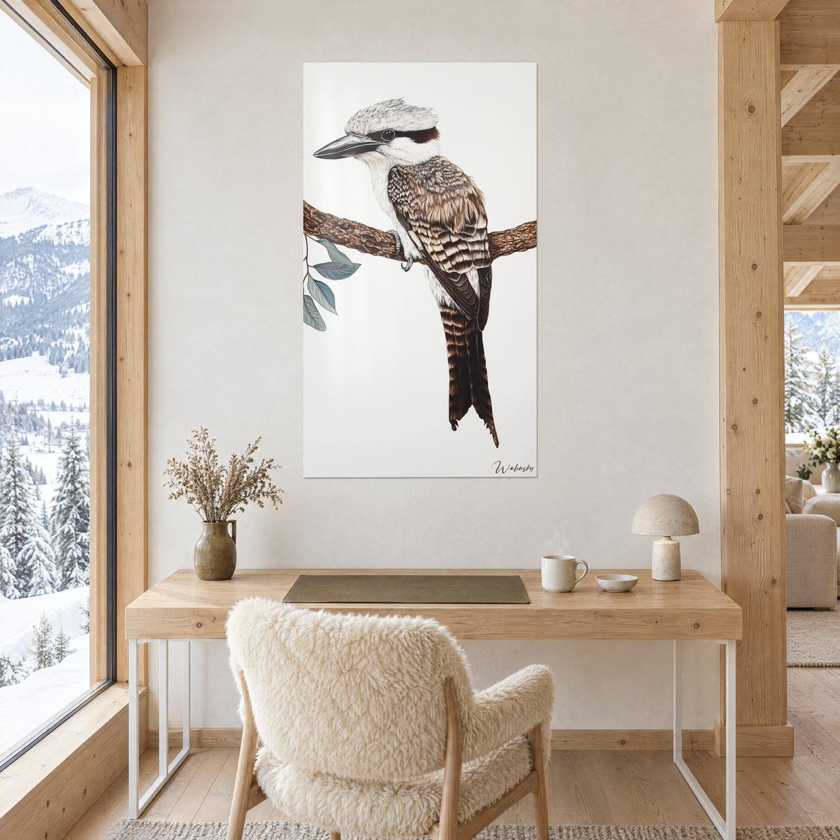 Tableau chasseur immobile au poitrail blanc et aux ailes brun roux, dessiné au trait fin, accroché au-dessus d'un bureau en bois clair