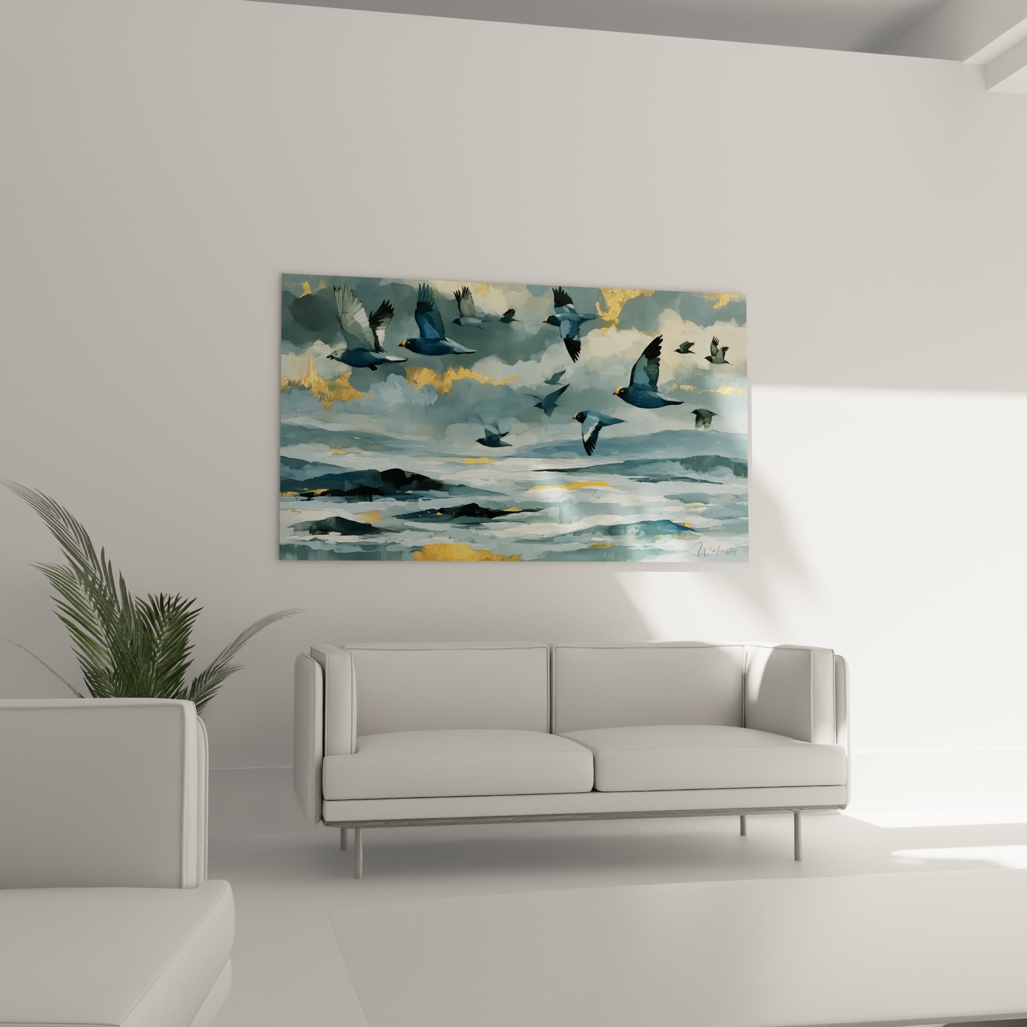 Envolée d'oiseaux anthracite et dorés sur fond de nuages, au-dessus d'un canapé dans un salon lumineux