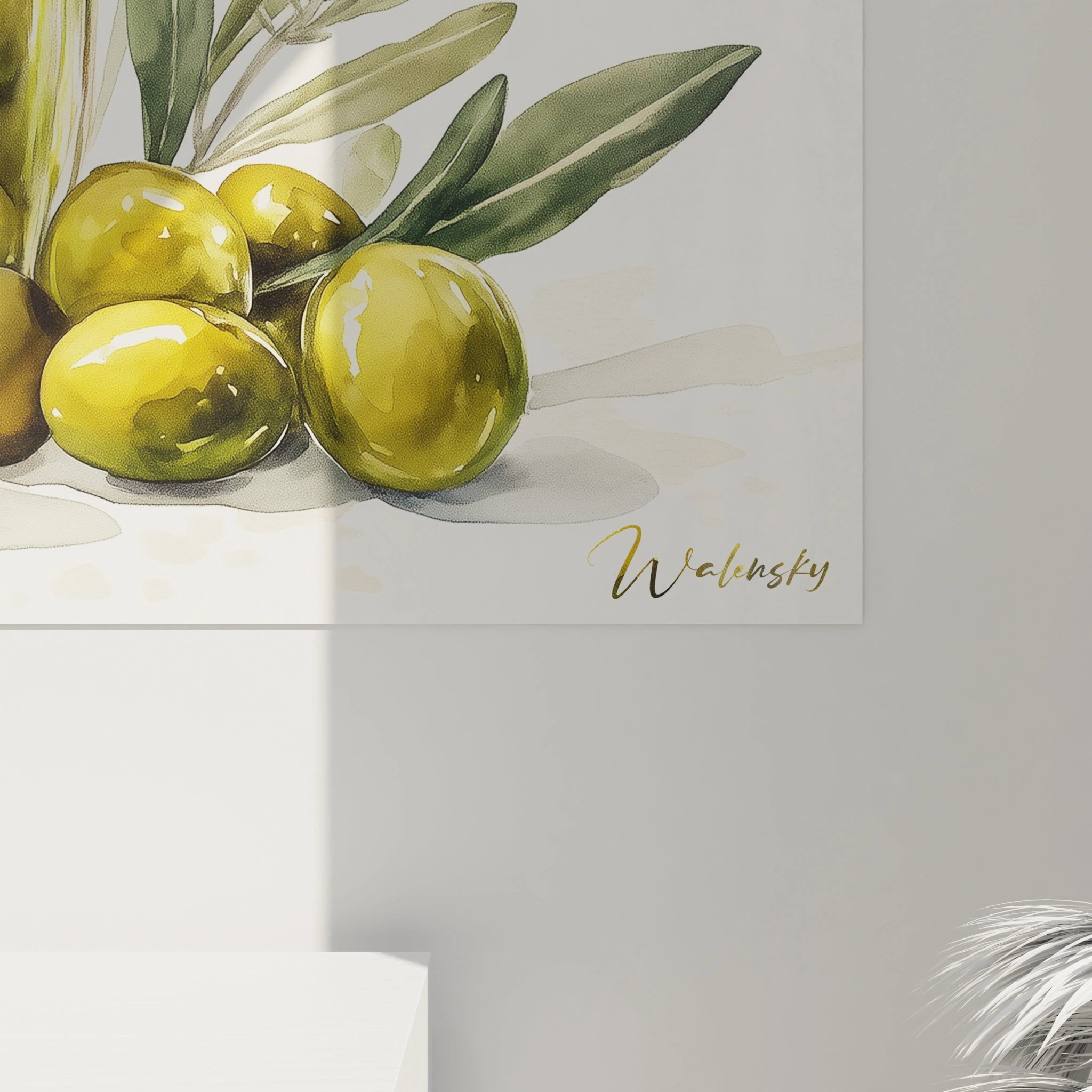 Un tableau olive prĂ©sentant une composition rĂ©aliste avec un pot dâhuile dâolive et des fruits verts, soulignĂ©s par des feuilles dĂ©taillĂ©es sur un fond clair. Texture fluide et reflets lumineux.