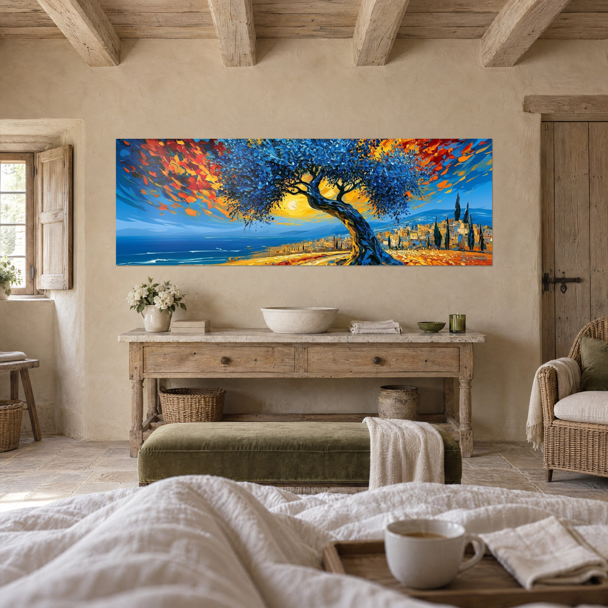 Quadro fogliame blu notte striato di fiamme rosse e arancio, sole giallo dietro, sopra un letto in una camera luminosa