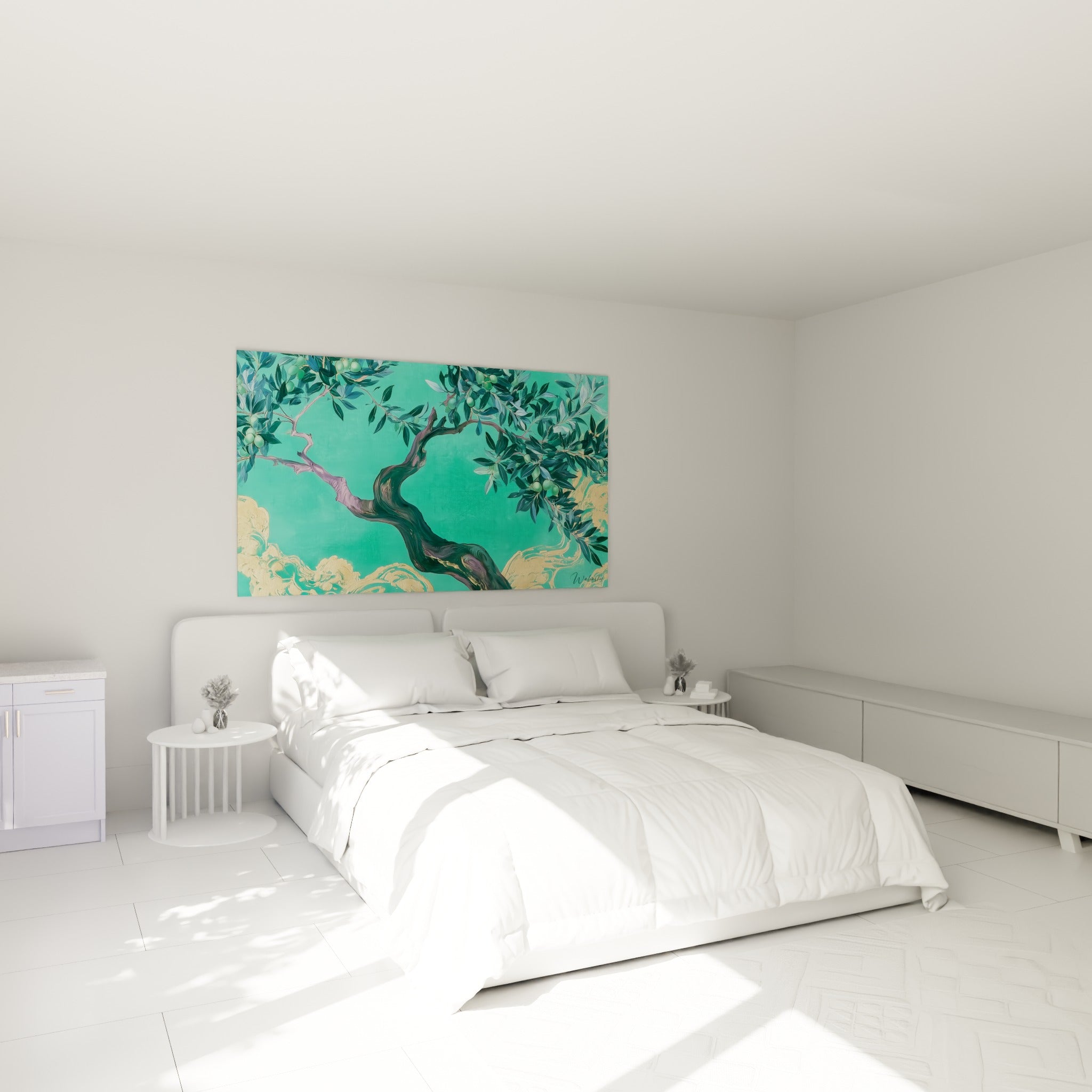 Branches sinueuses de l'olivier turquoise et doré accrochées au-dessus d'un lit dans une chambre claire