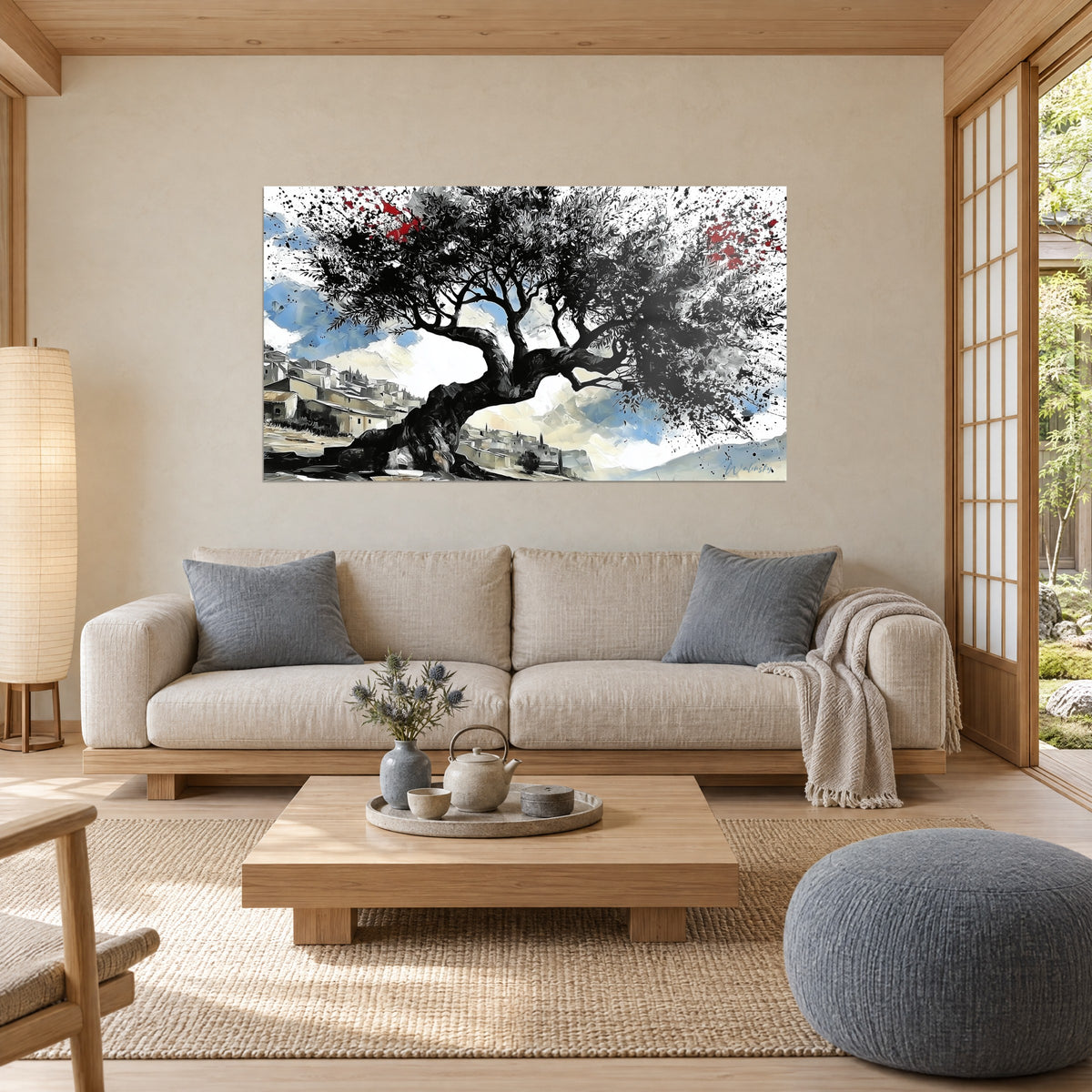 Schilderij verwrongen zwarte olijfboom met rode uitbarstingen, blauwe en crèmekleurige lucht, stenen dorpje, boven een bank in een lichte woonkamer