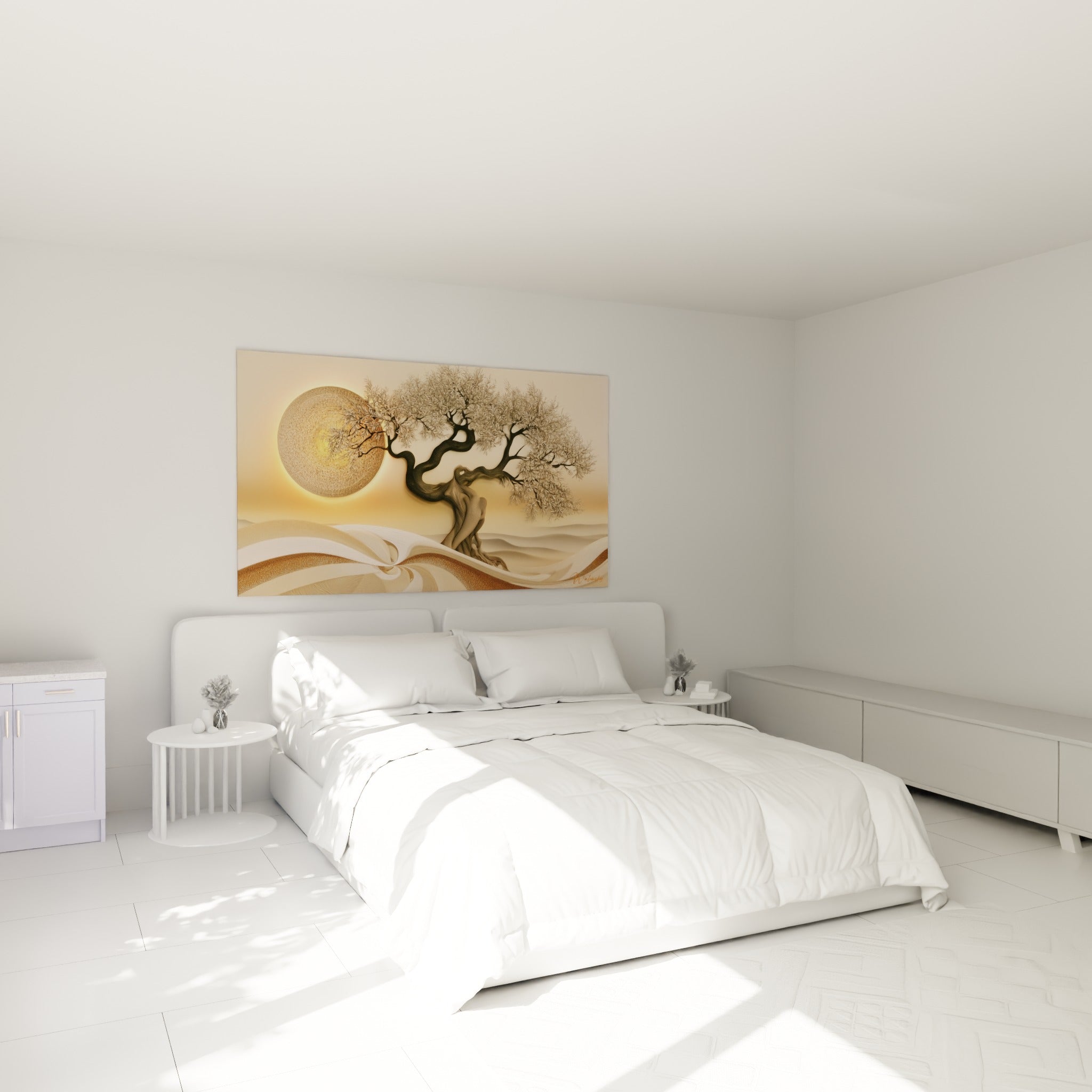 Arbre noueux aux teintes brunes et dorées accroché au-dessus d'un lit dans une chambre claire