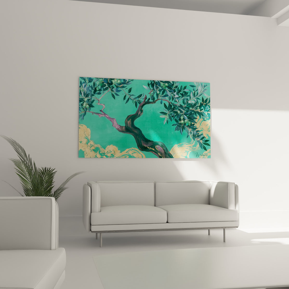 Tronc anthracite de l'olivier sur fond émeraude disposé au-dessus d'un canapé dans un salon lumineux