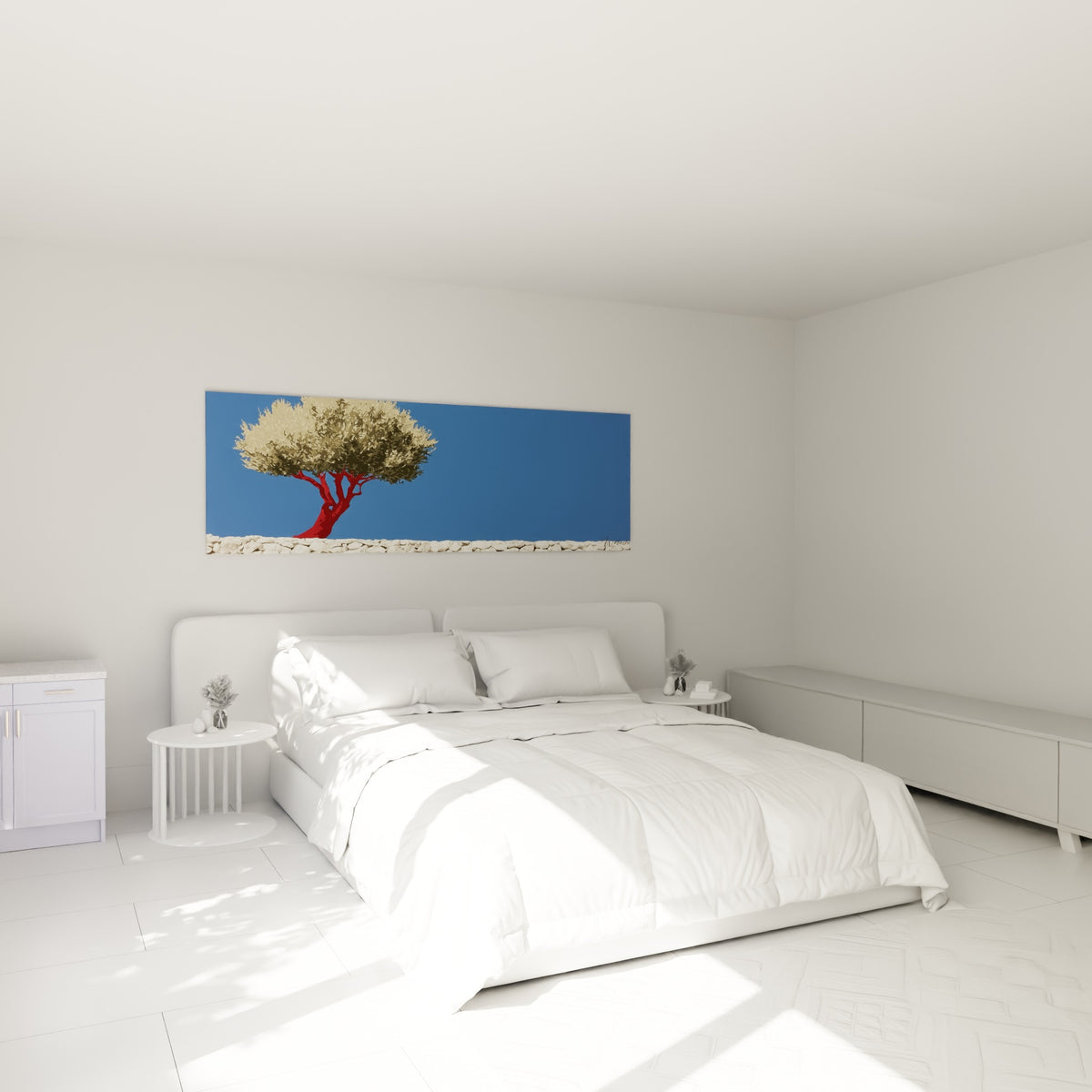 Silhouette d'olivier rouge et bleu marine au-dessus d'un lit dans une chambre claire