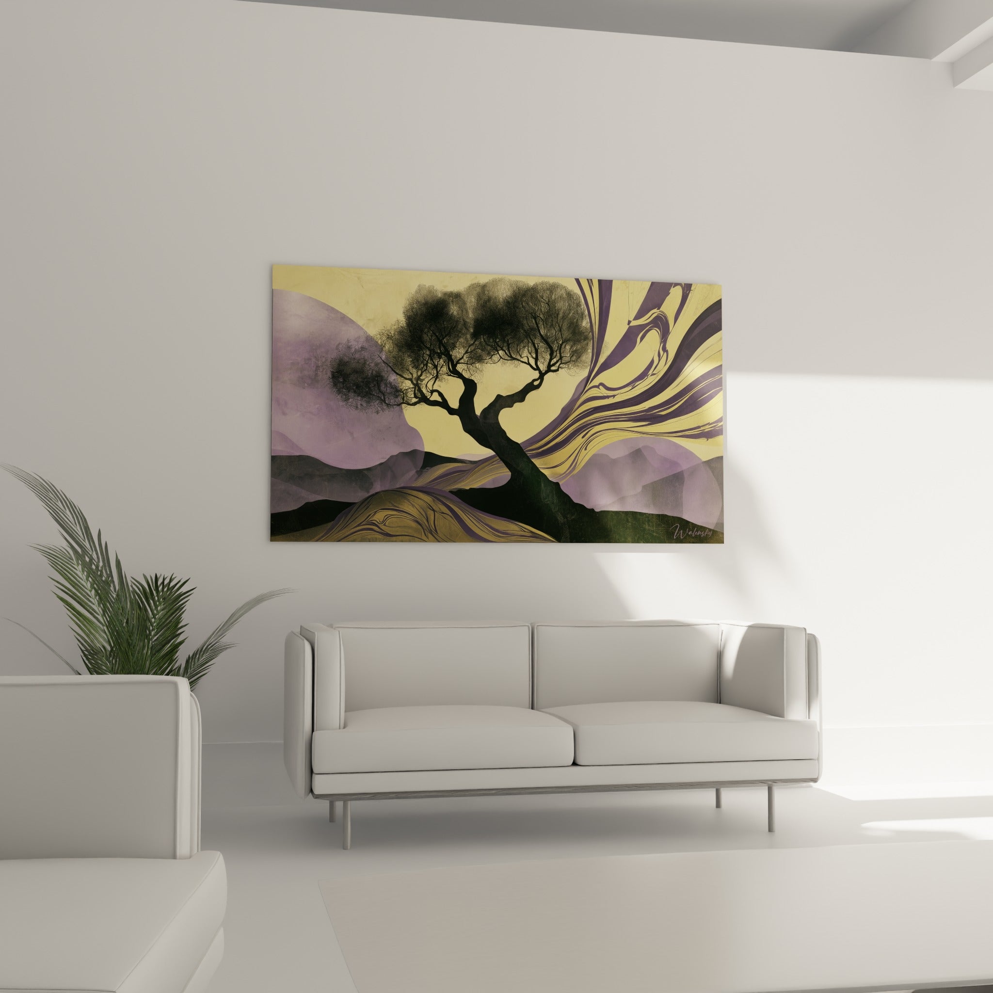 Arbre tourmenté aux teintes violettes et dorées, suspendu au-dessus d'un canapé dans un salon lumineux