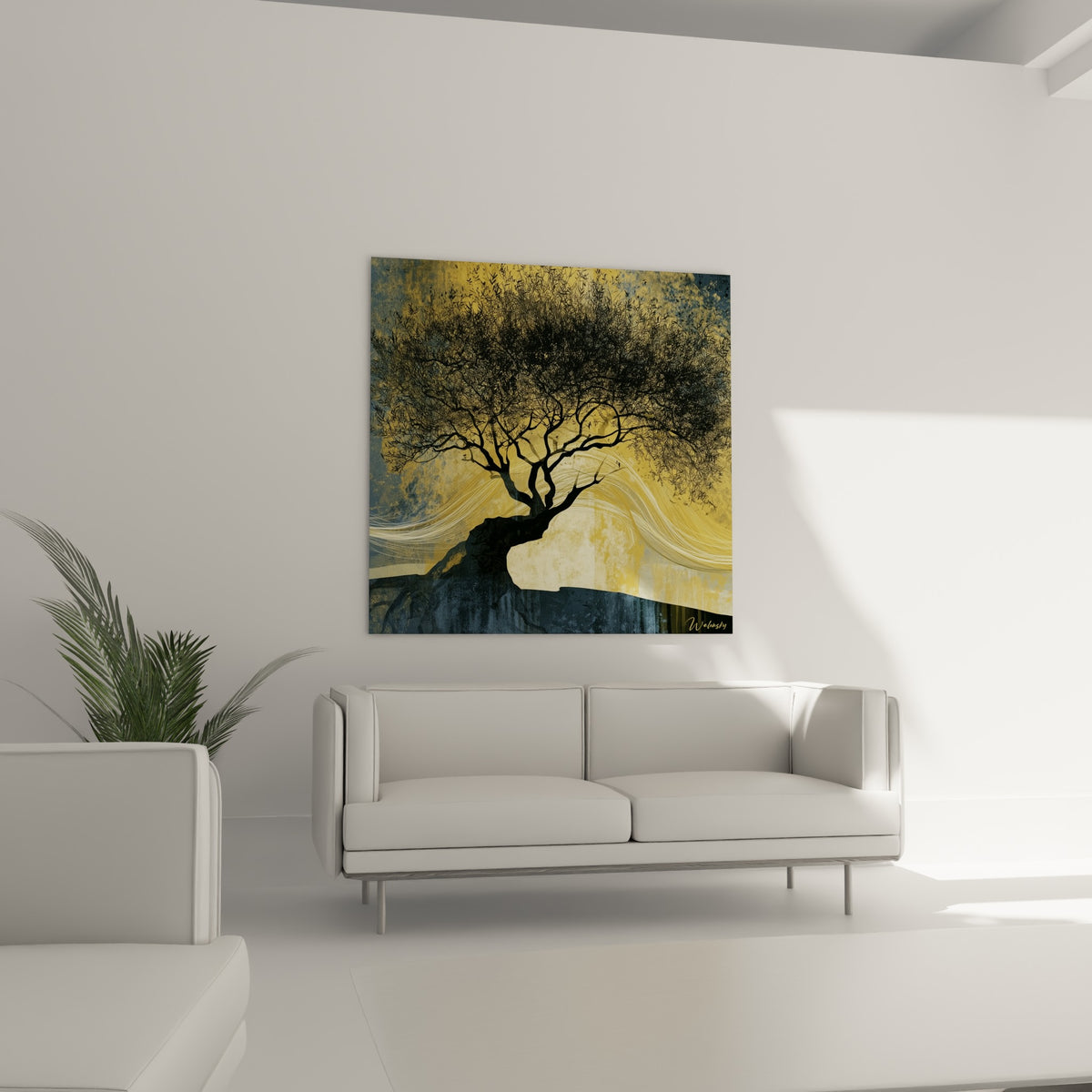 Arbre noueux aux teintes dorées et anthracite installé au-dessus d'un canapé dans un salon lumineux