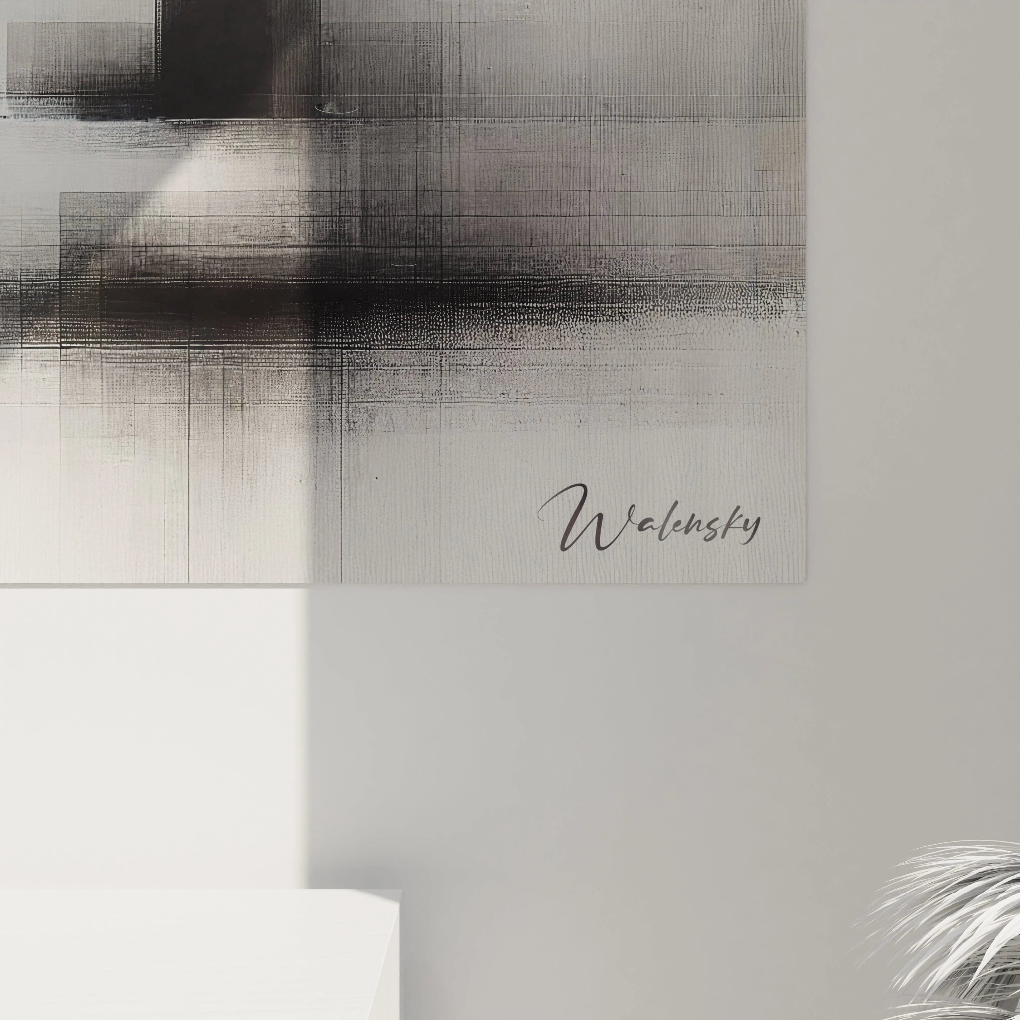 Détail rapproché du tableau minimaliste. Superposition des formes et nuances de gris créant une profondeur mystérieuse, rappelant une ville brumeuse et lointaine."