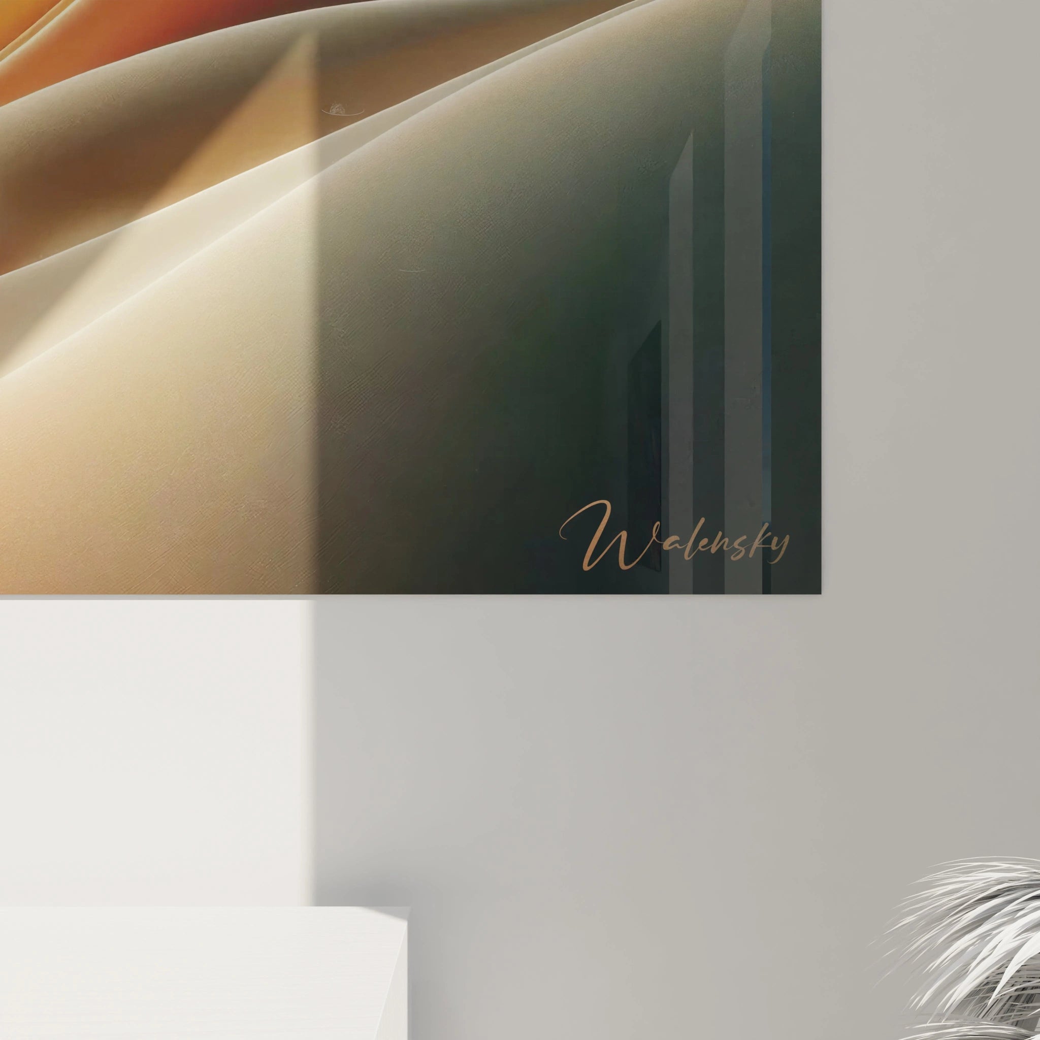 Détail d'un tableau peinture contemporaine abstrait, mettant en valeur des textures lisses et des teintes chaudes beige et orange, combinées à des reflets dorés subtils.