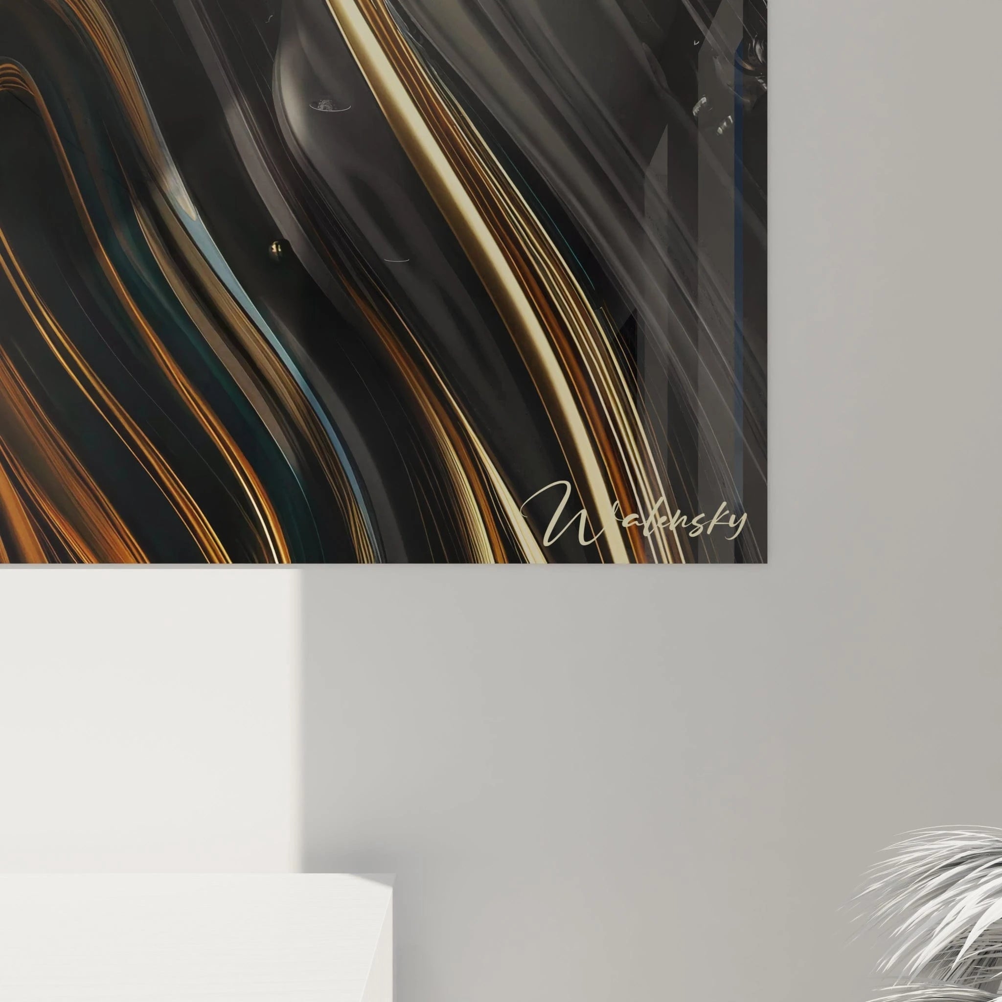 Tableau abstrait présentant des vagues sculptées aux allures de métal précieux. Gamme colorée de bleu marine, noir, gris métallisé et or éclatant. Texture ultra-lisse avec aspect liquide figé parsemé de sphères noir brillant. Motif de courbes et contre-courbes aux contours définis par des lignes dorées, créant un effet de mouvement et de profondeur luxueuse.