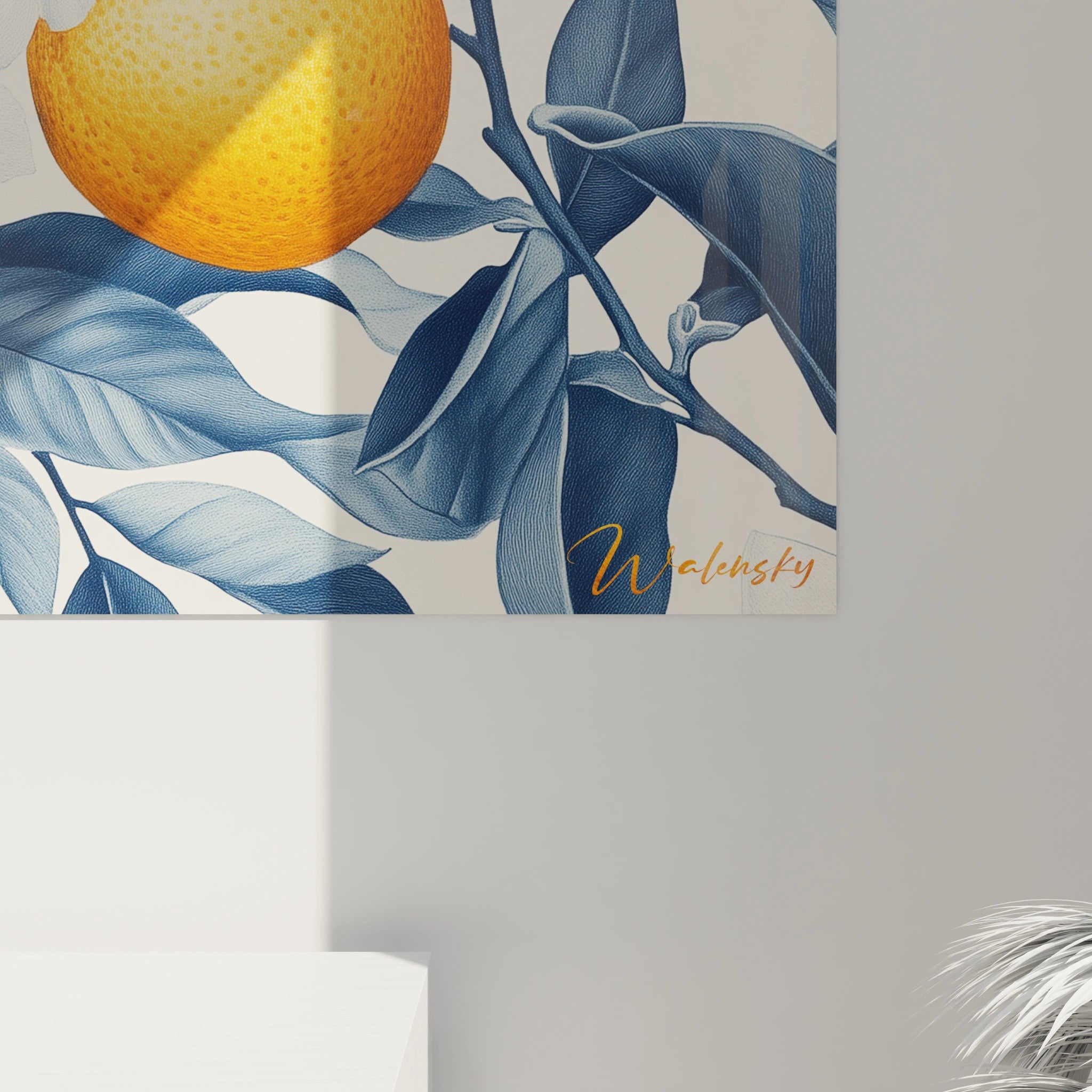 Un tableau Oranger nature affichant un ensemble d’oranges aux textures marquées, suspendues dans un feuillage bleu foncé aux nervures apparentes, avec des fleurs blanches au fini lisse et doux.