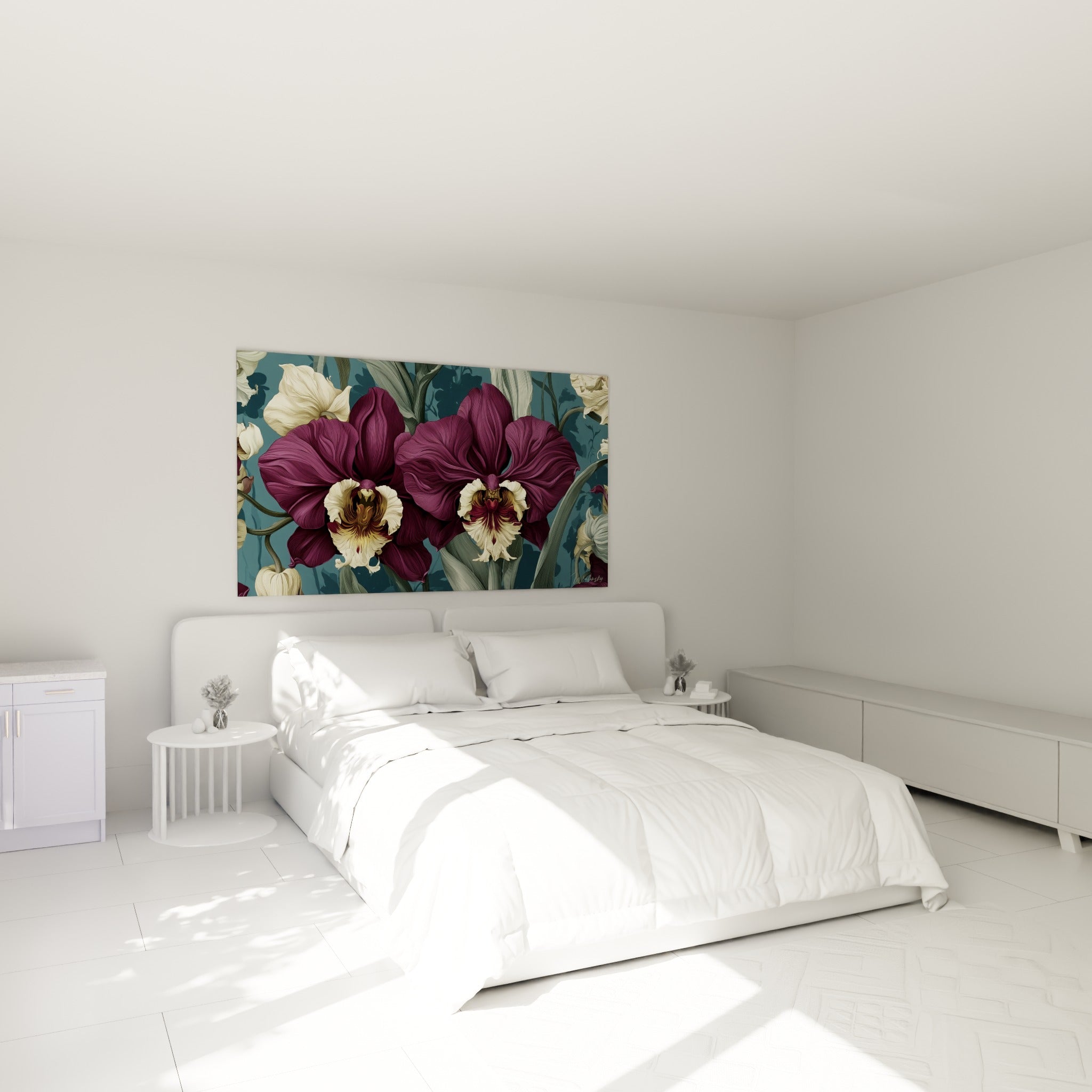 Fleurs exotiques pourpres et ivoire de l'orchidée accrochées au-dessus d'un lit dans une chambre claire